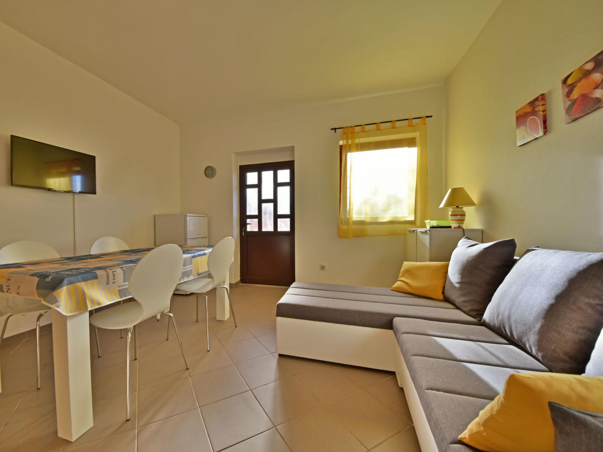 Foto 2 - Apartment mit 1 Schlafzimmer in Novi Vinodolski mit terrasse