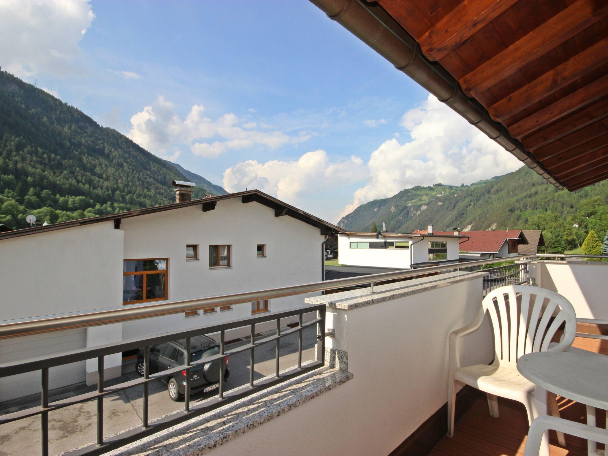 Foto 12 - Apartamento de 2 quartos em Ried im Oberinntal com jardim e vista para a montanha