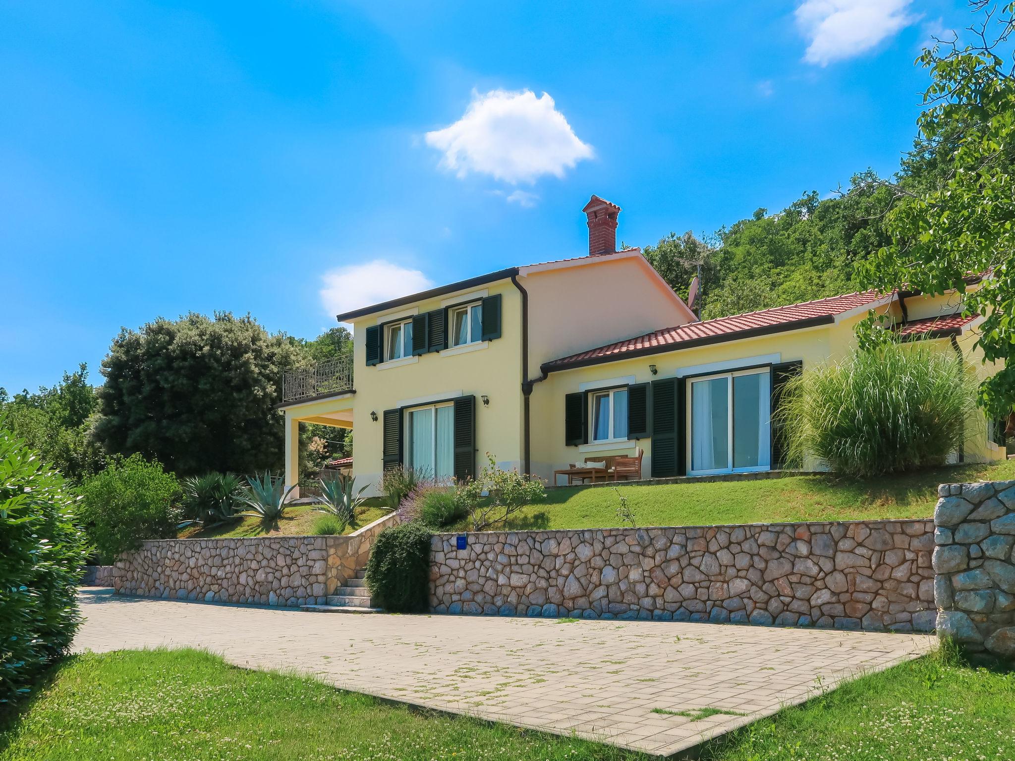 Photo 3 - Maison de 2 chambres à Mošćenička Draga avec jardin et terrasse