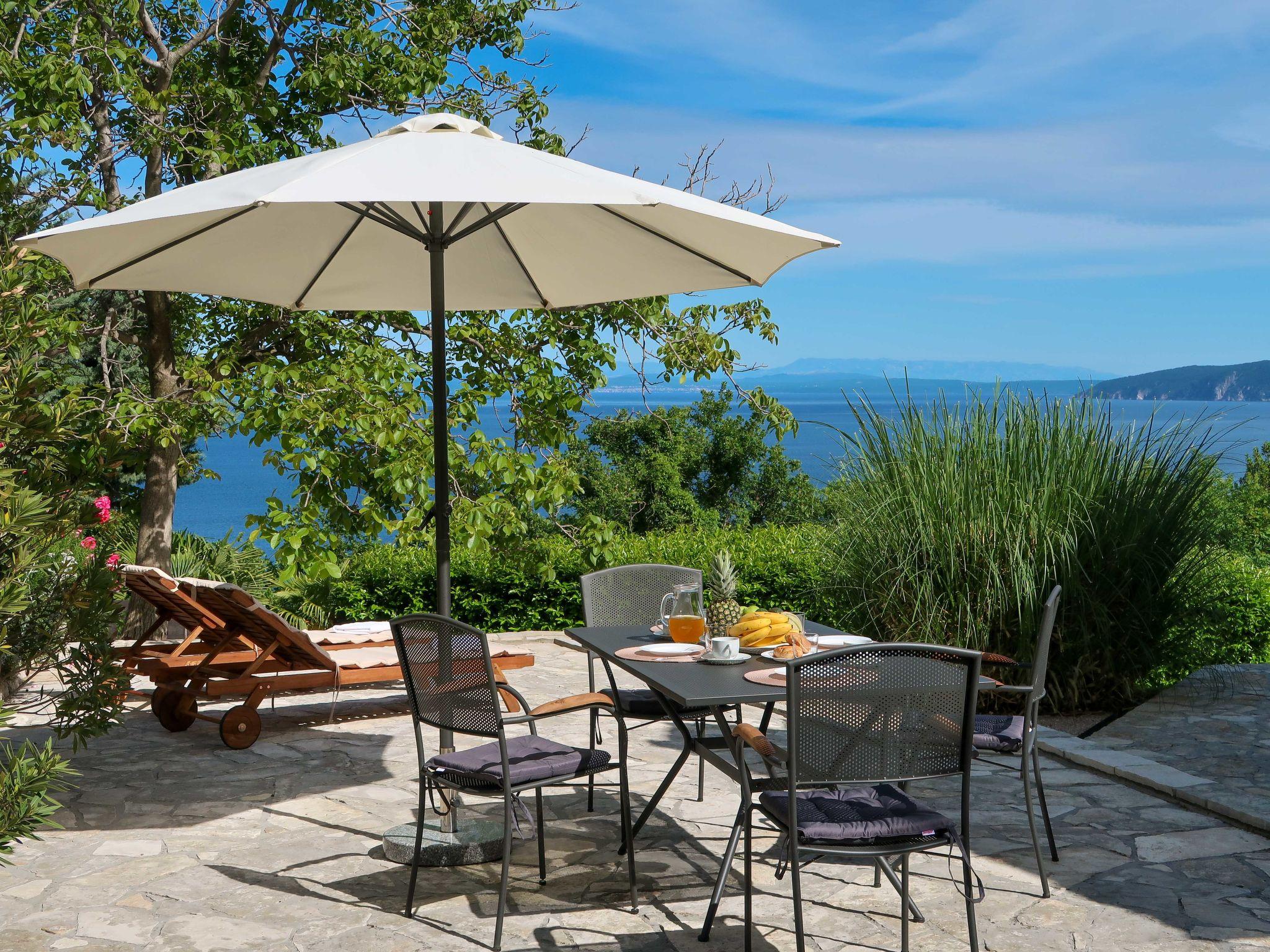 Photo 1 - Maison de 2 chambres à Mošćenička Draga avec terrasse et vues à la mer