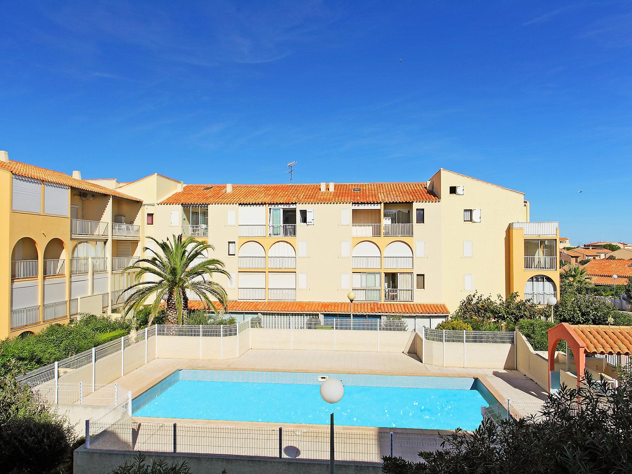 Foto 2 - Apartamento de 1 quarto em Narbonne com piscina e vistas do mar
