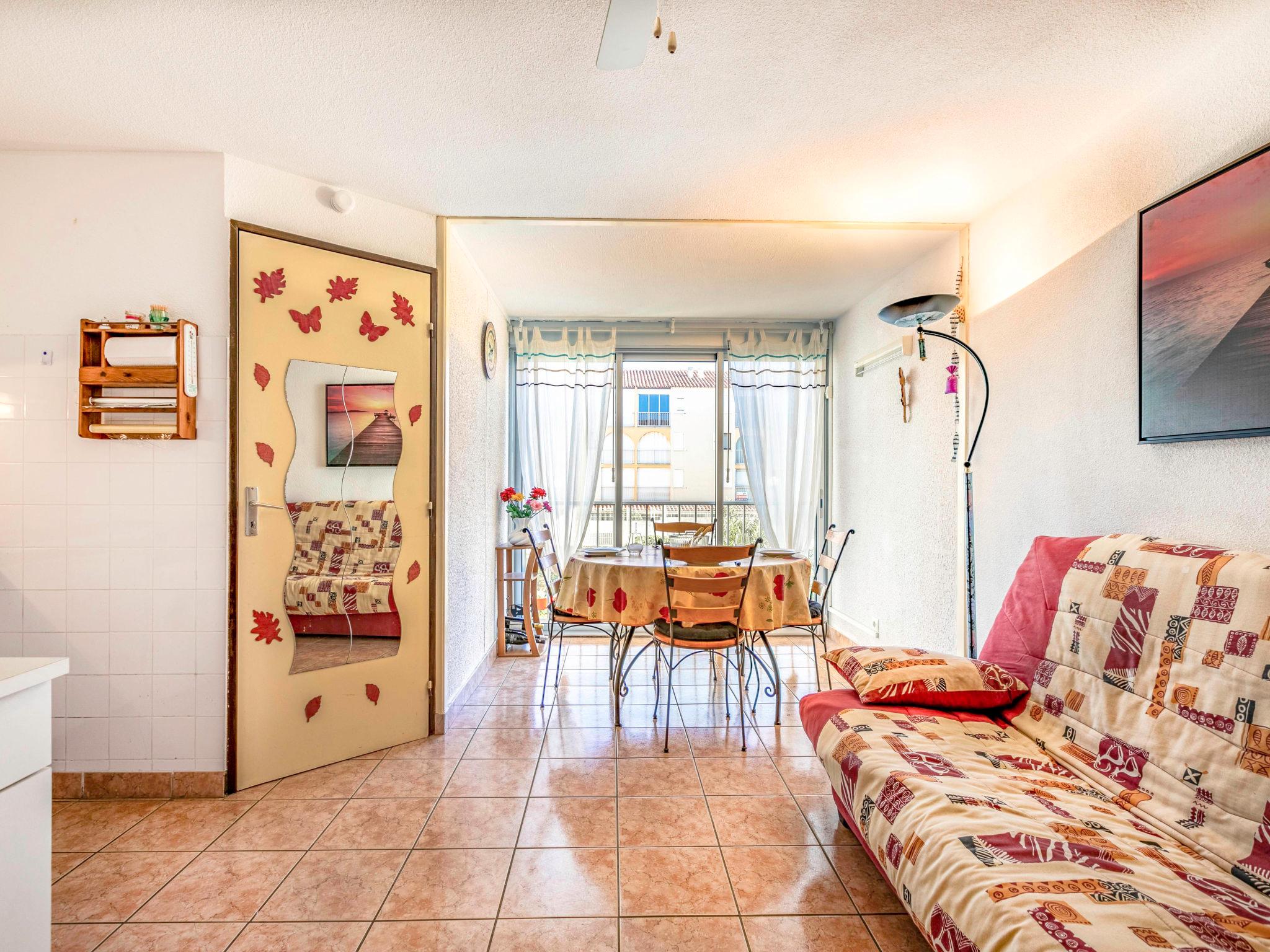 Foto 4 - Appartamento con 1 camera da letto a Narbonne con piscina e vista mare