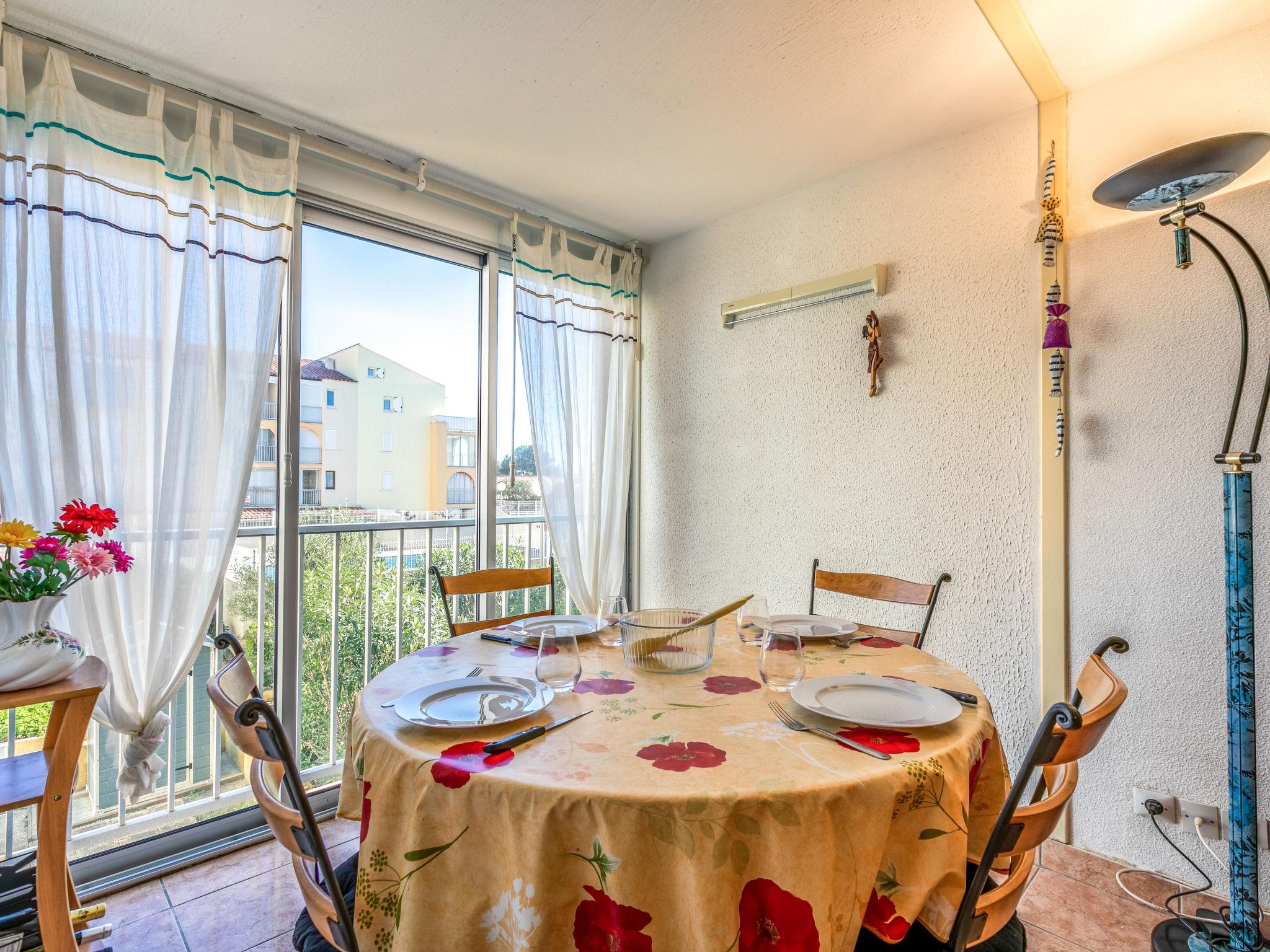 Photo 2 - 1 bedroom Apartment in Narbonne with swimming pool and sea view