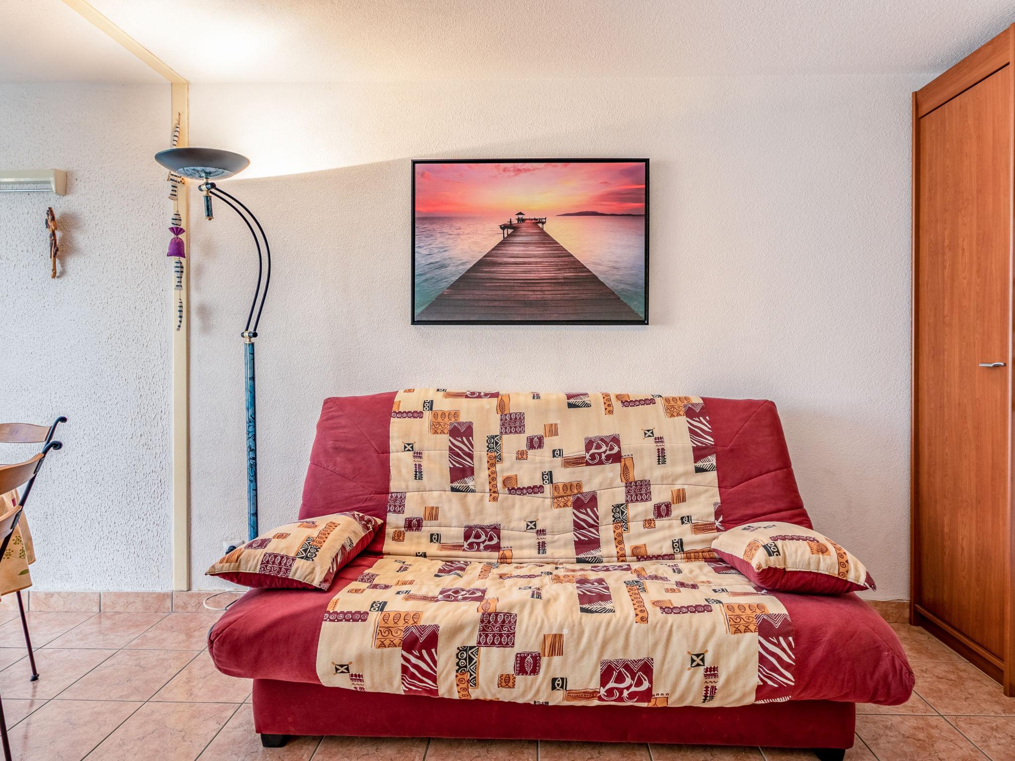 Foto 6 - Appartamento con 1 camera da letto a Narbonne con piscina e vista mare
