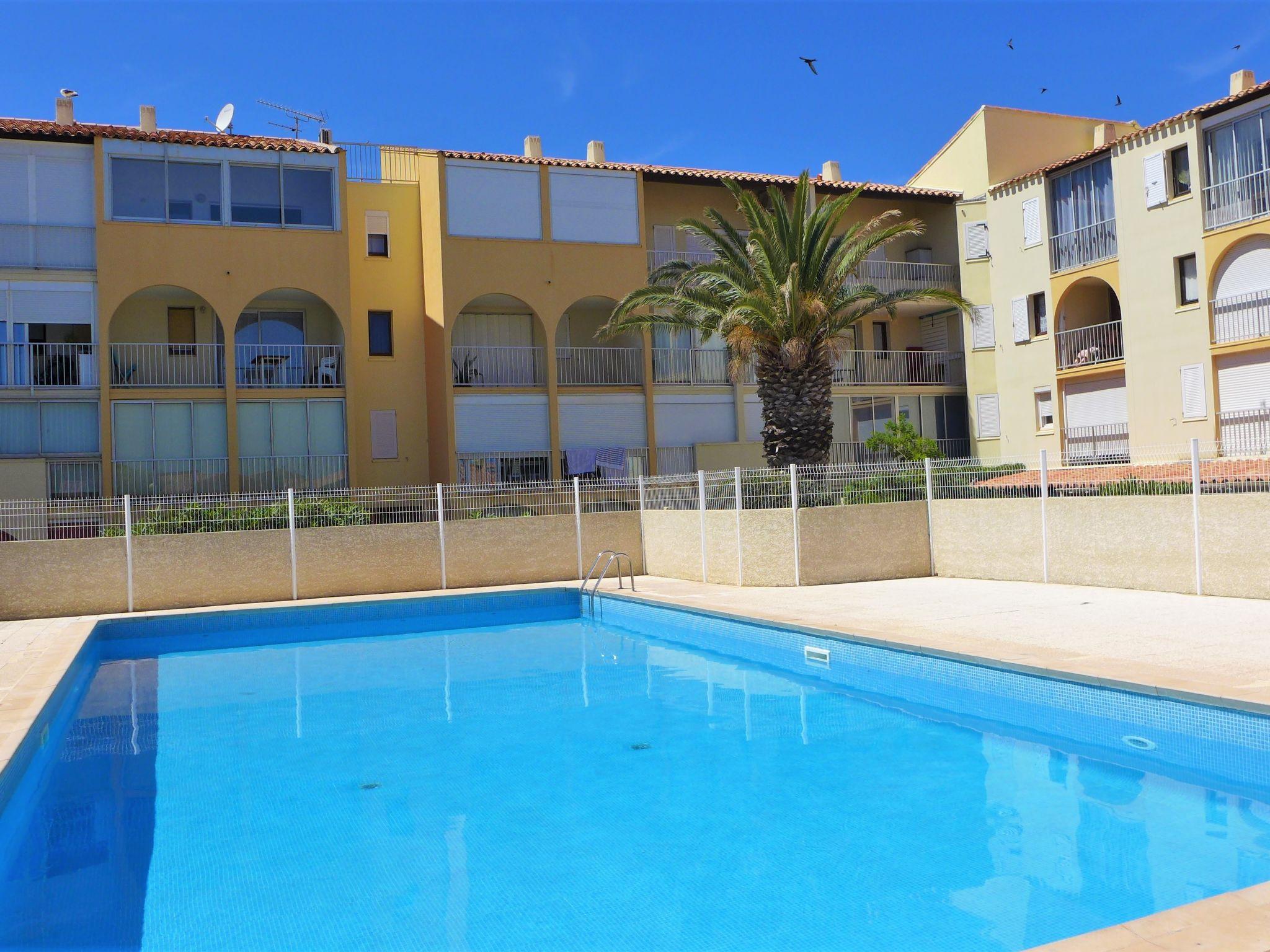 Foto 12 - Appartamento con 1 camera da letto a Narbonne con piscina e vista mare