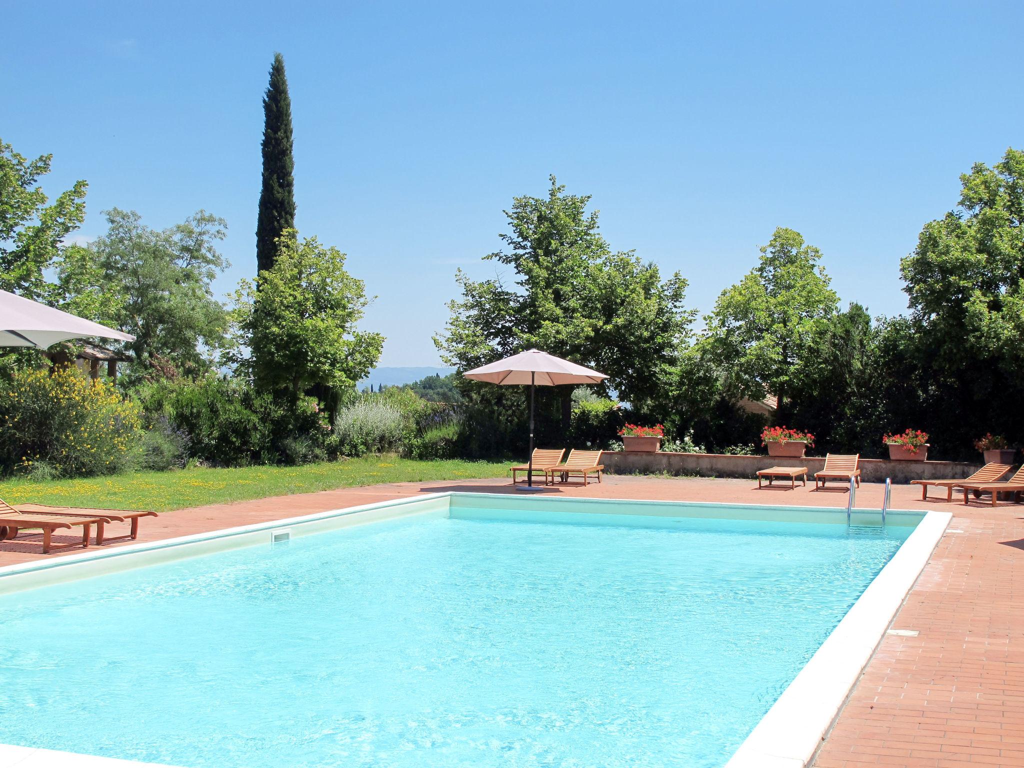 Photo 3 - Appartement de 2 chambres à San Gimignano avec piscine et jardin