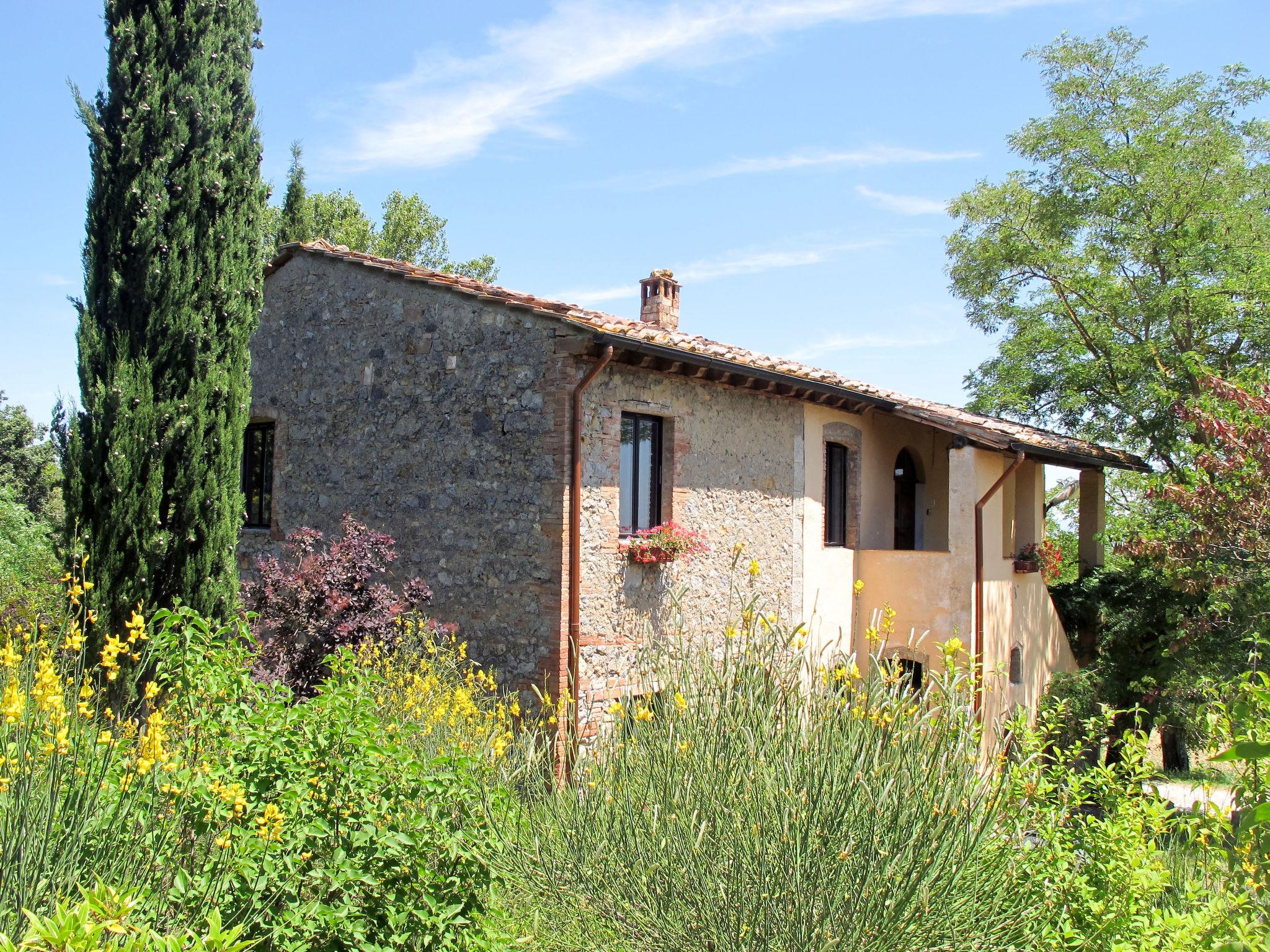 Foto 18 - Appartamento con 2 camere da letto a San Gimignano con piscina e giardino