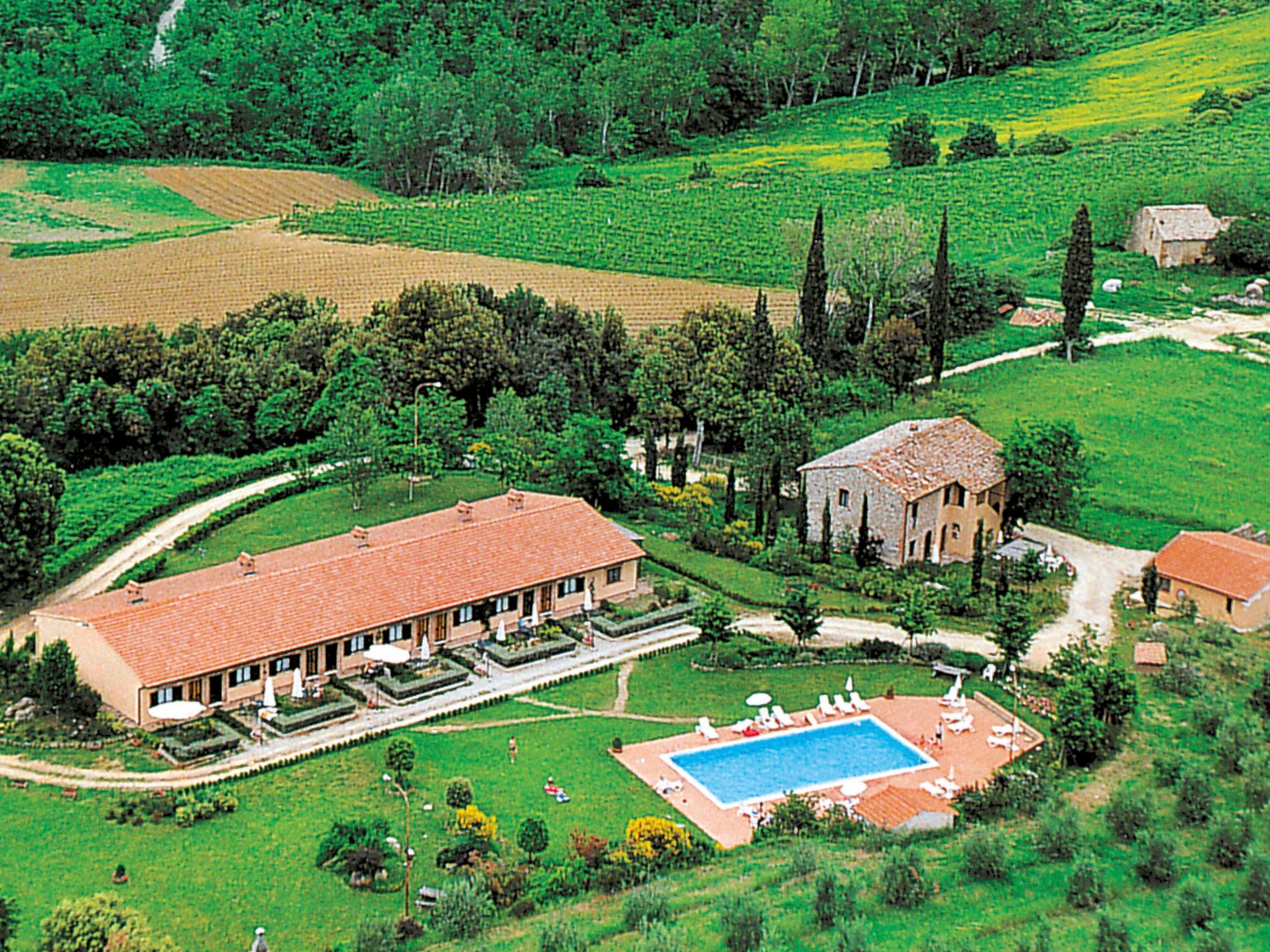 Photo 1 - Appartement de 2 chambres à San Gimignano avec piscine et jardin