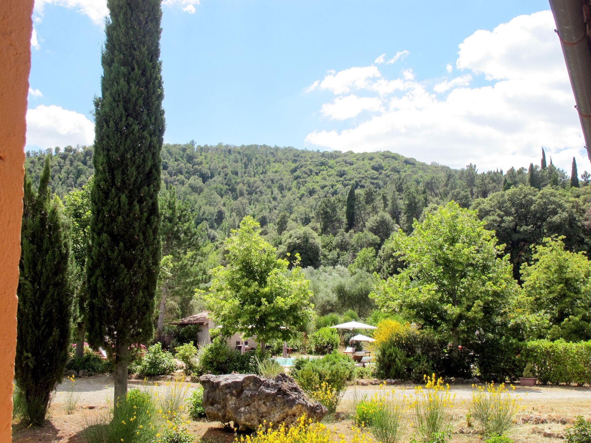 Photo 17 - 1 bedroom Apartment in San Gimignano with swimming pool and garden