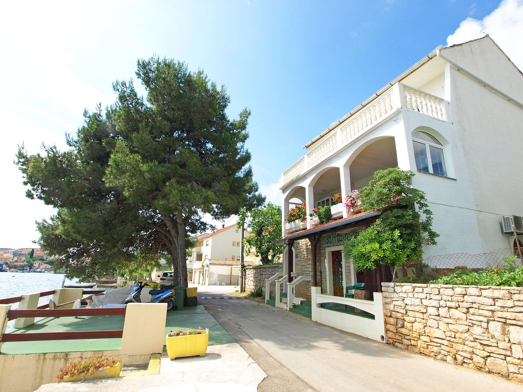 Photo 23 - Maison de 3 chambres à Kali avec terrasse et vues à la mer