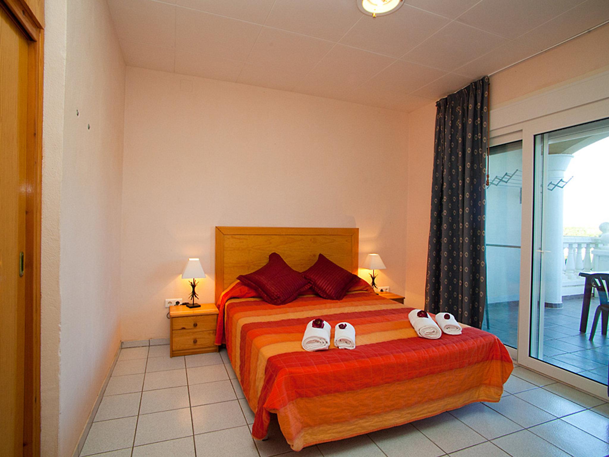 Foto 5 - Appartamento con 2 camere da letto a Deltebre con piscina e vista mare