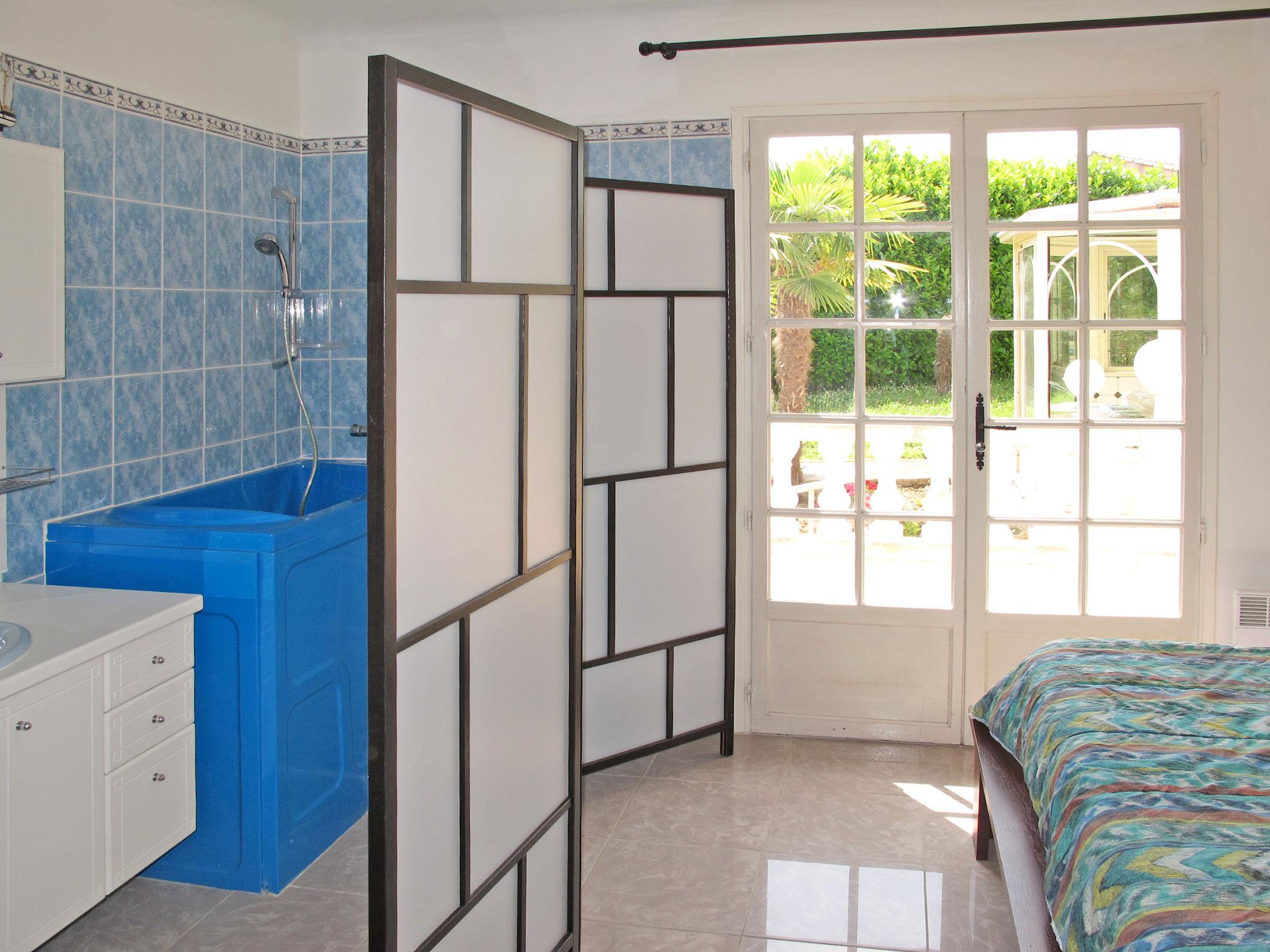 Photo 11 - Maison de 3 chambres à Saint-Paul-en-Forêt avec piscine privée et terrasse