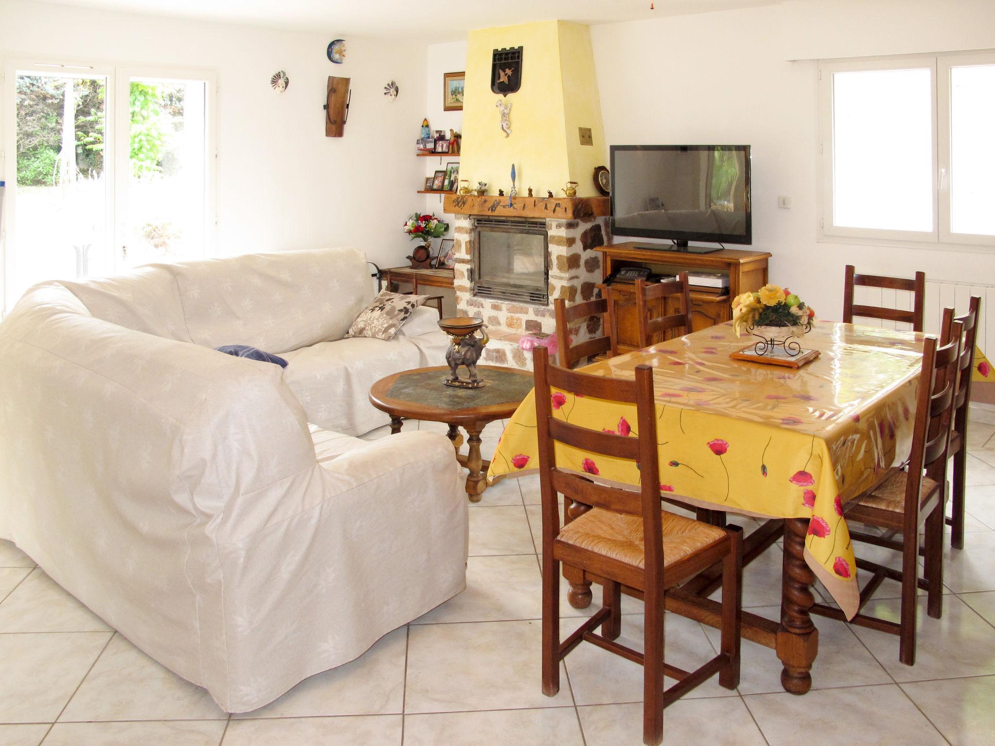 Photo 6 - Maison de 3 chambres à Saint-Paul-en-Forêt avec piscine privée et jardin