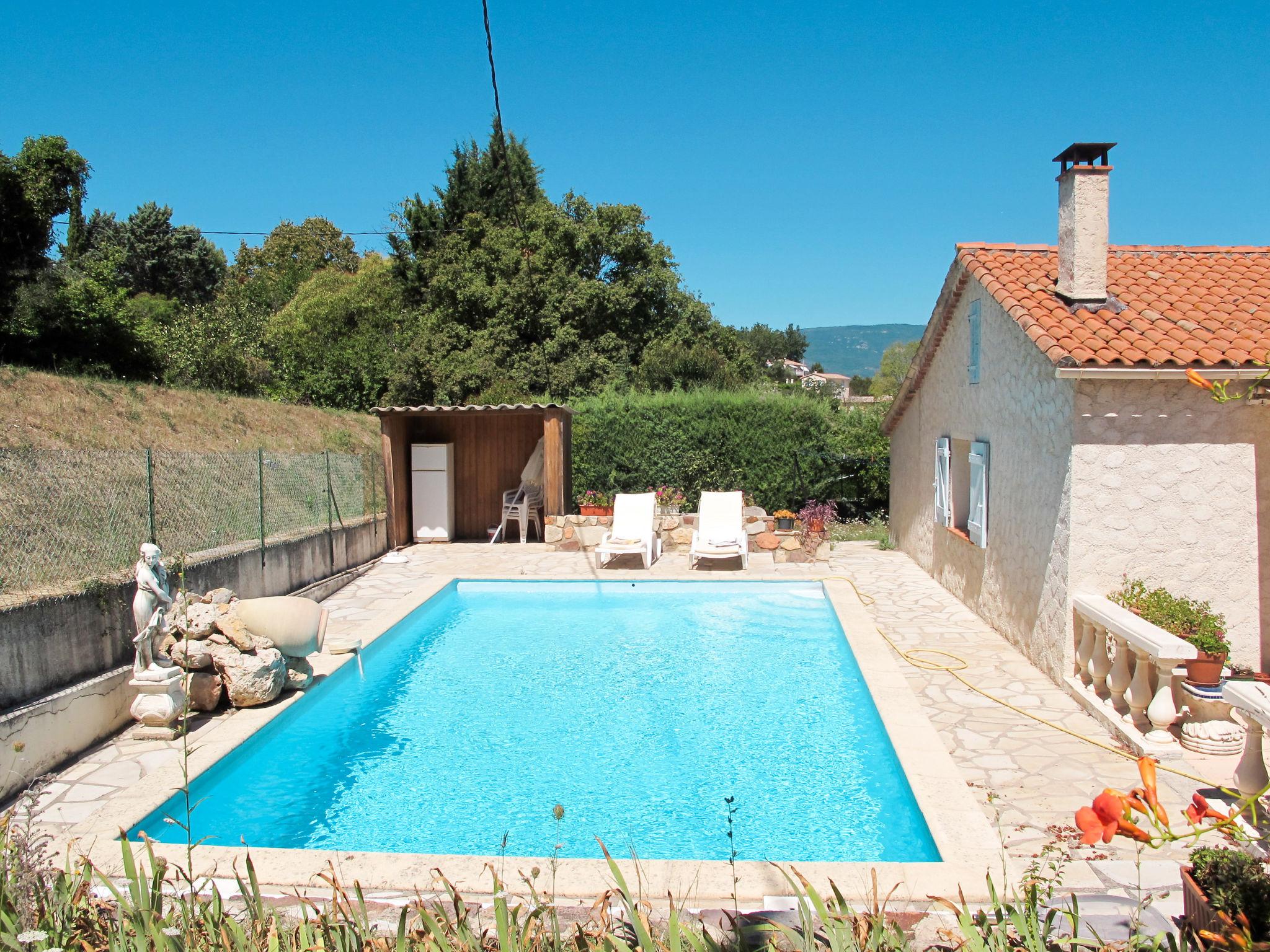 Foto 14 - Haus mit 3 Schlafzimmern in Saint-Paul-en-Forêt mit privater pool und terrasse