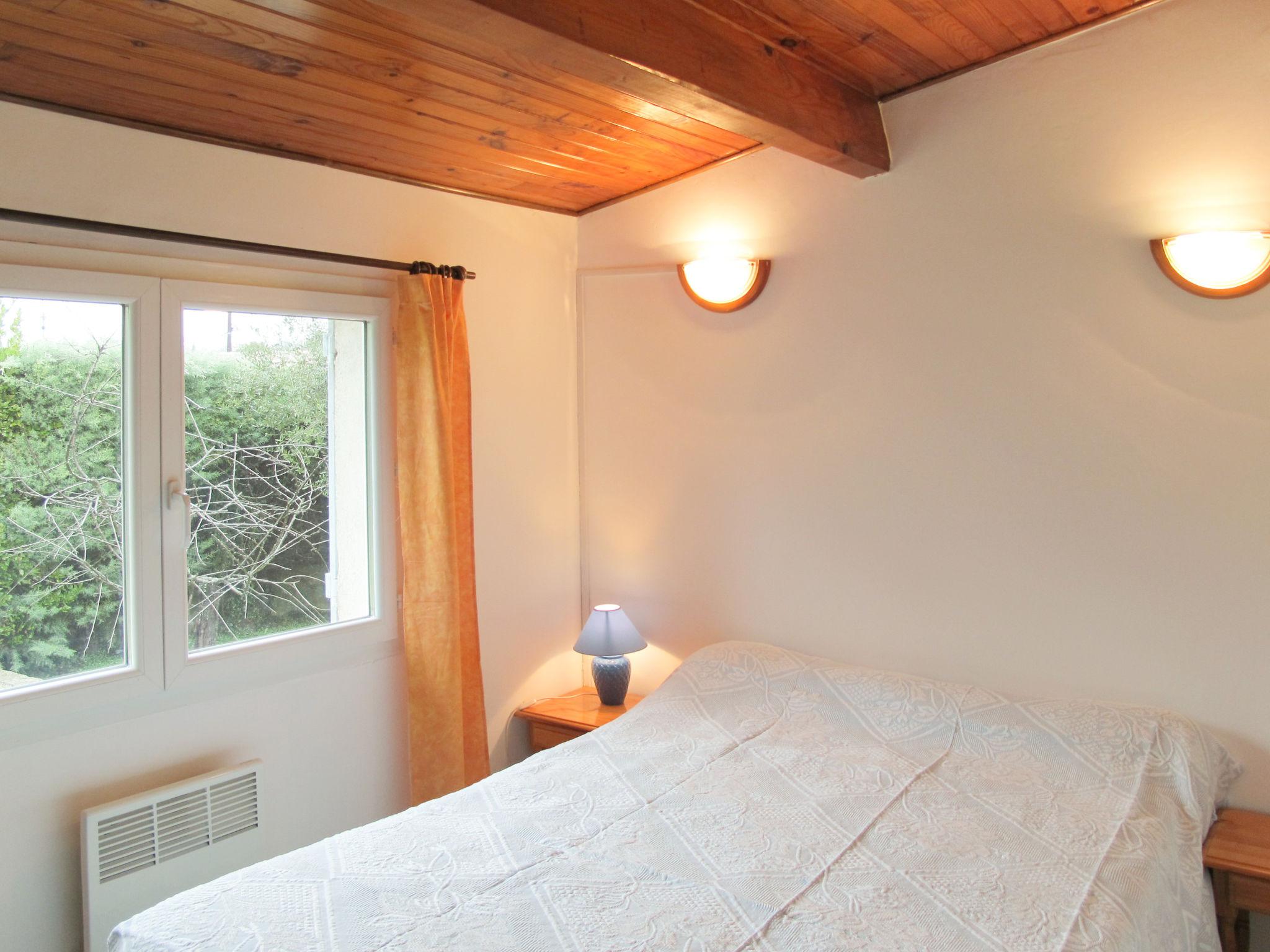 Photo 10 - Maison de 3 chambres à Saint-Paul-en-Forêt avec piscine privée et terrasse