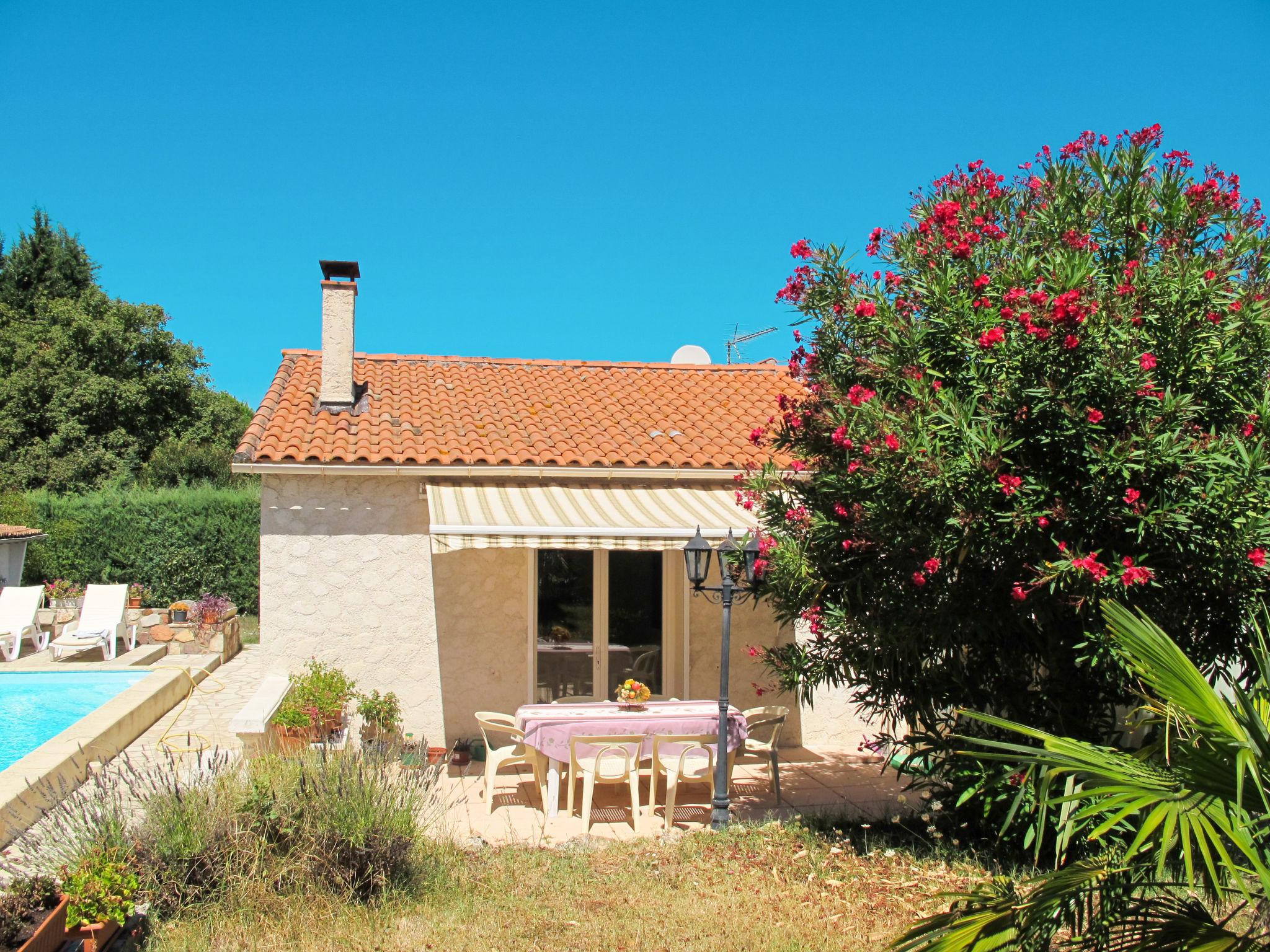 Foto 17 - Casa con 3 camere da letto a Saint-Paul-en-Forêt con piscina privata e giardino