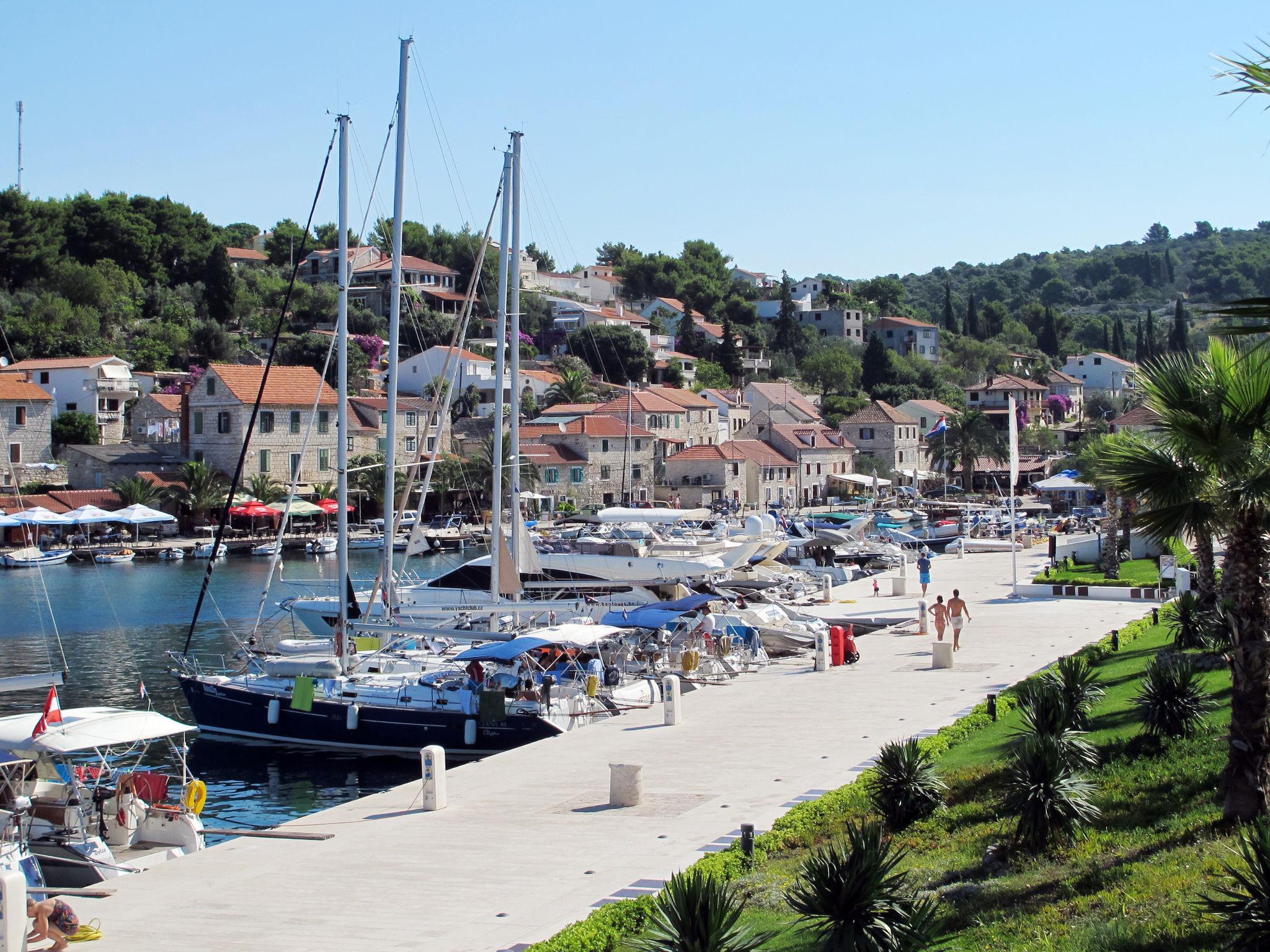 Photo 18 - Maison de 2 chambres à Šolta avec terrasse et vues à la mer