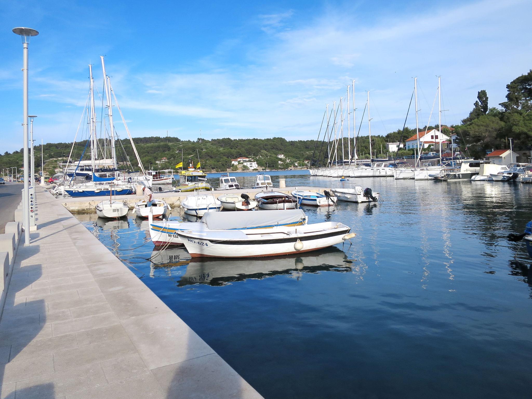 Photo 17 - Maison de 2 chambres à Šolta avec terrasse et vues à la mer