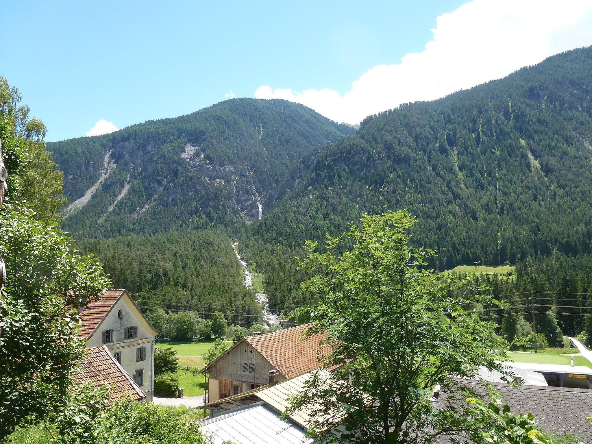 Foto 9 - Apartamento de 1 habitación en Albula/Alvra con jardín y vistas a la montaña