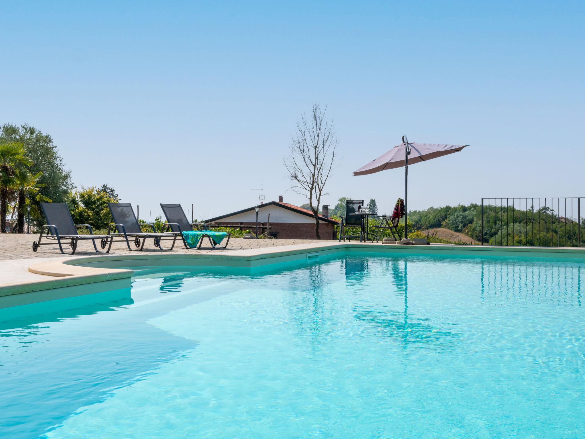 Foto 29 - Haus mit 7 Schlafzimmern in Ponzano Monferrato mit privater pool und garten