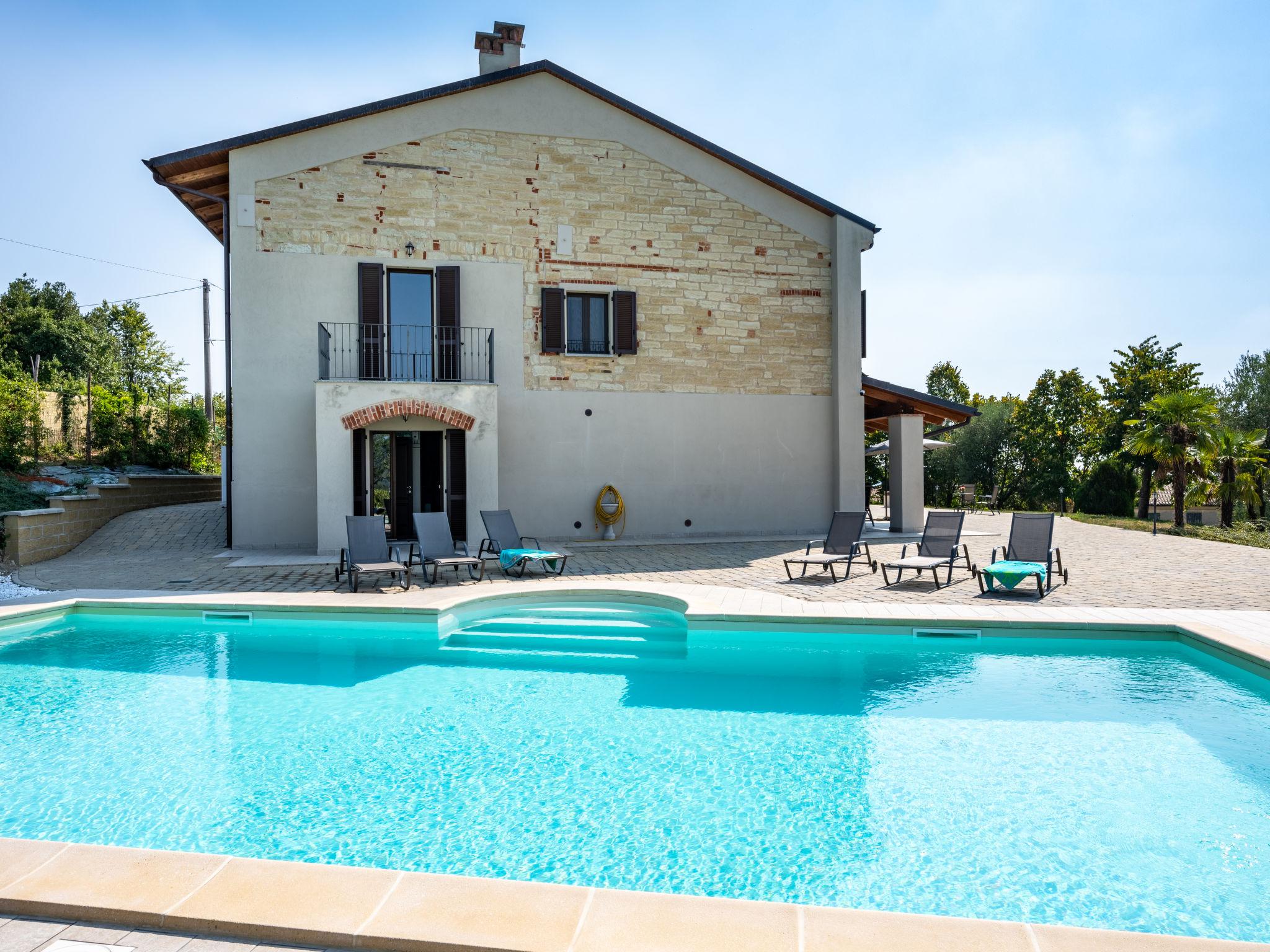 Foto 1 - Casa de 7 quartos em Ponzano Monferrato com piscina privada e jardim