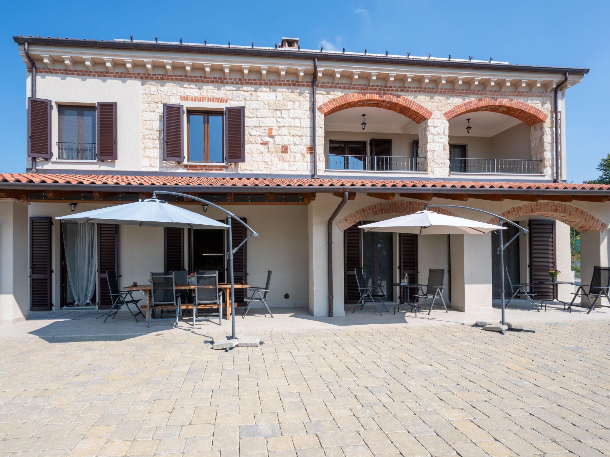 Foto 33 - Haus mit 7 Schlafzimmern in Ponzano Monferrato mit privater pool und garten