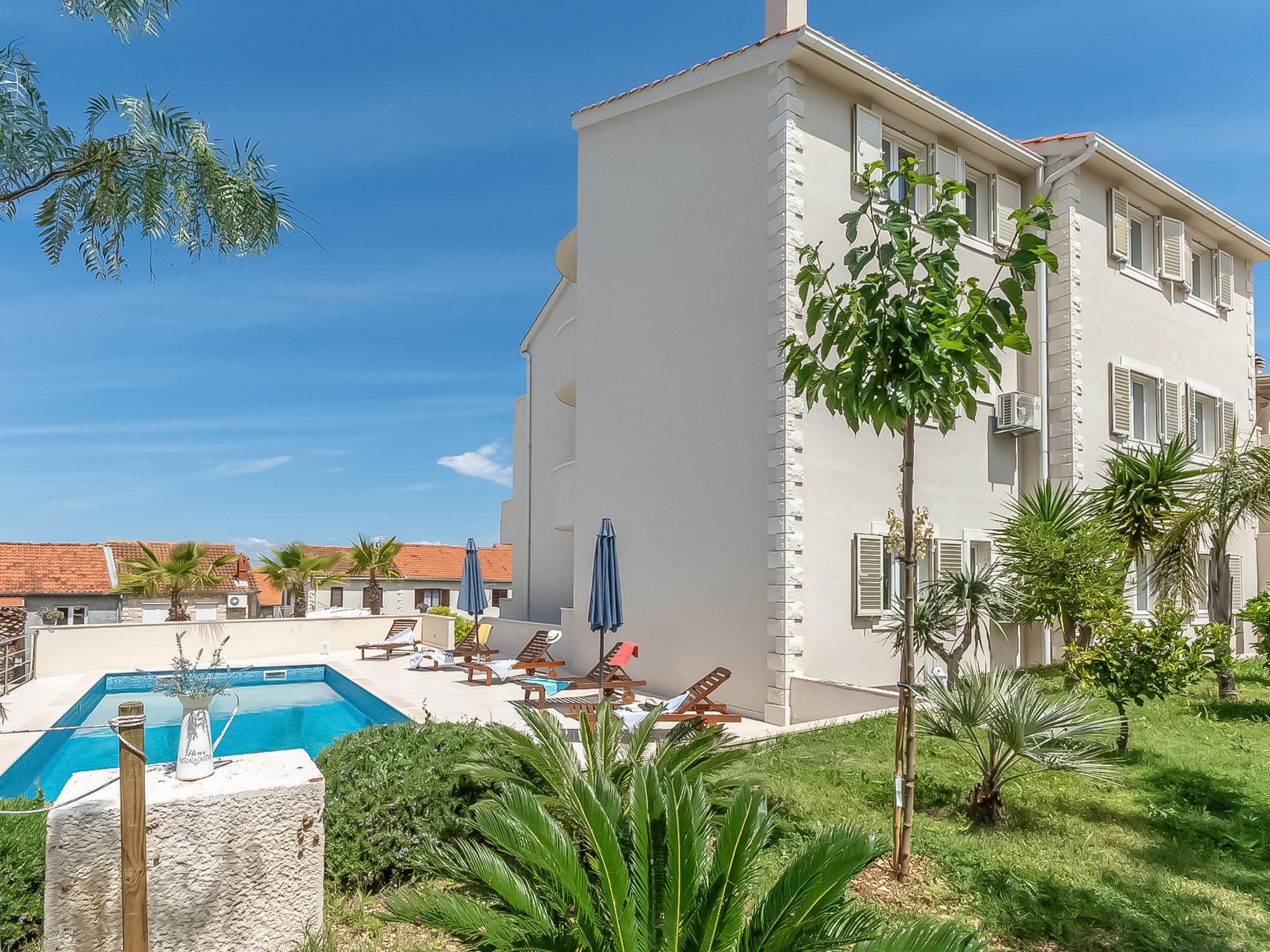 Foto 33 - Apartamento de 3 quartos em Sutivan com piscina e vistas do mar