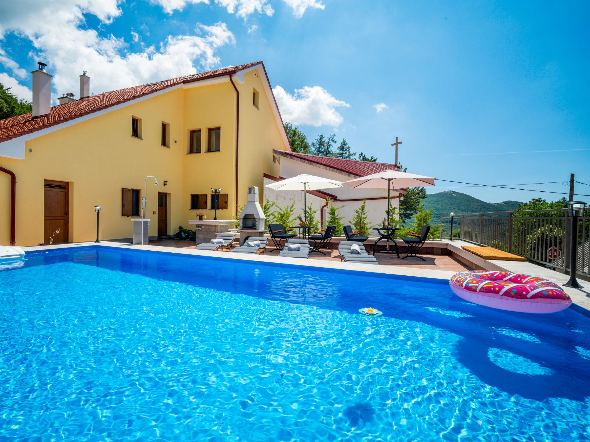Foto 20 - Casa de 5 quartos em Senj com piscina privada e vistas do mar
