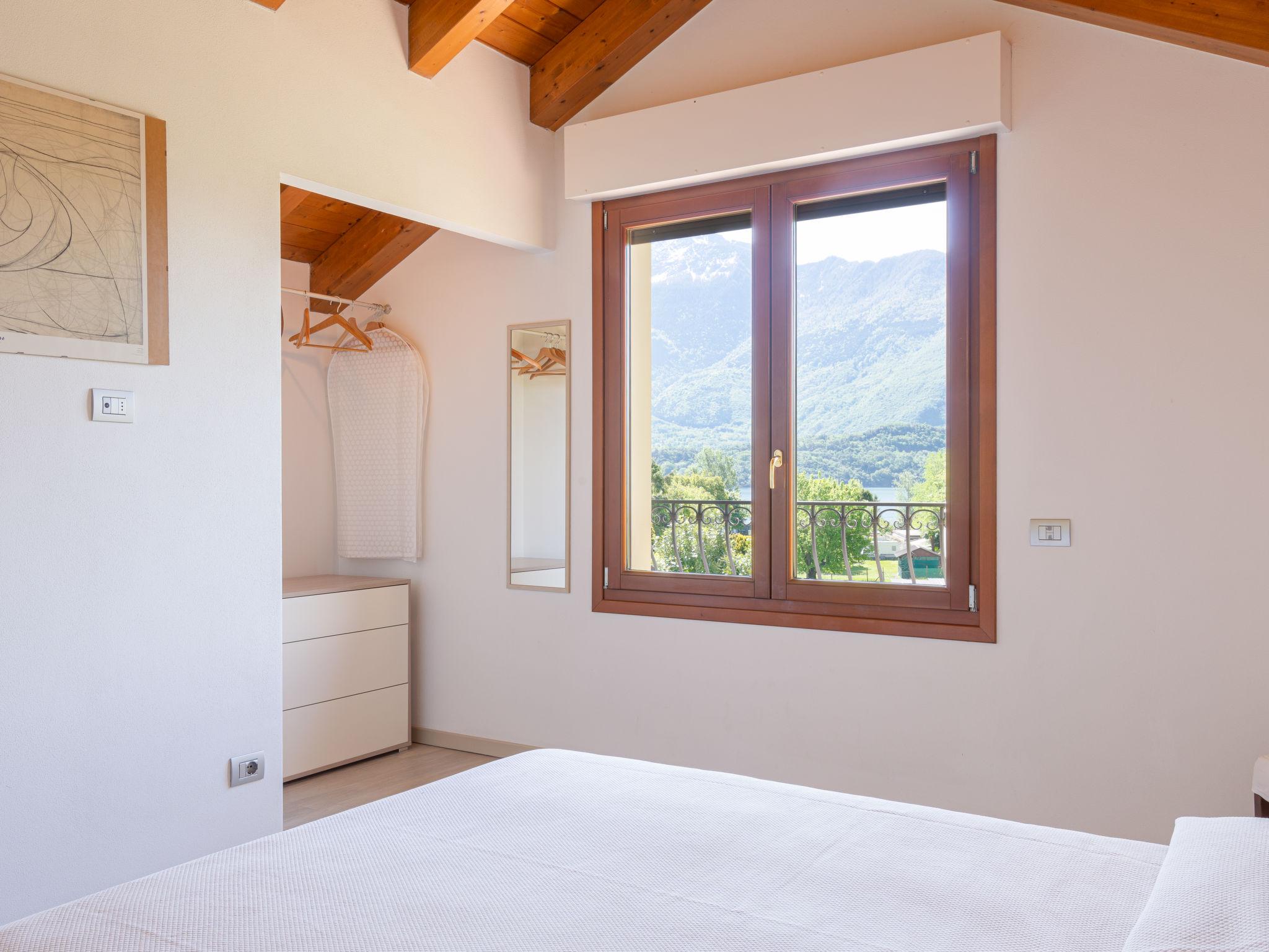 Foto 9 - Appartamento con 2 camere da letto a Domaso con giardino e vista sulle montagne