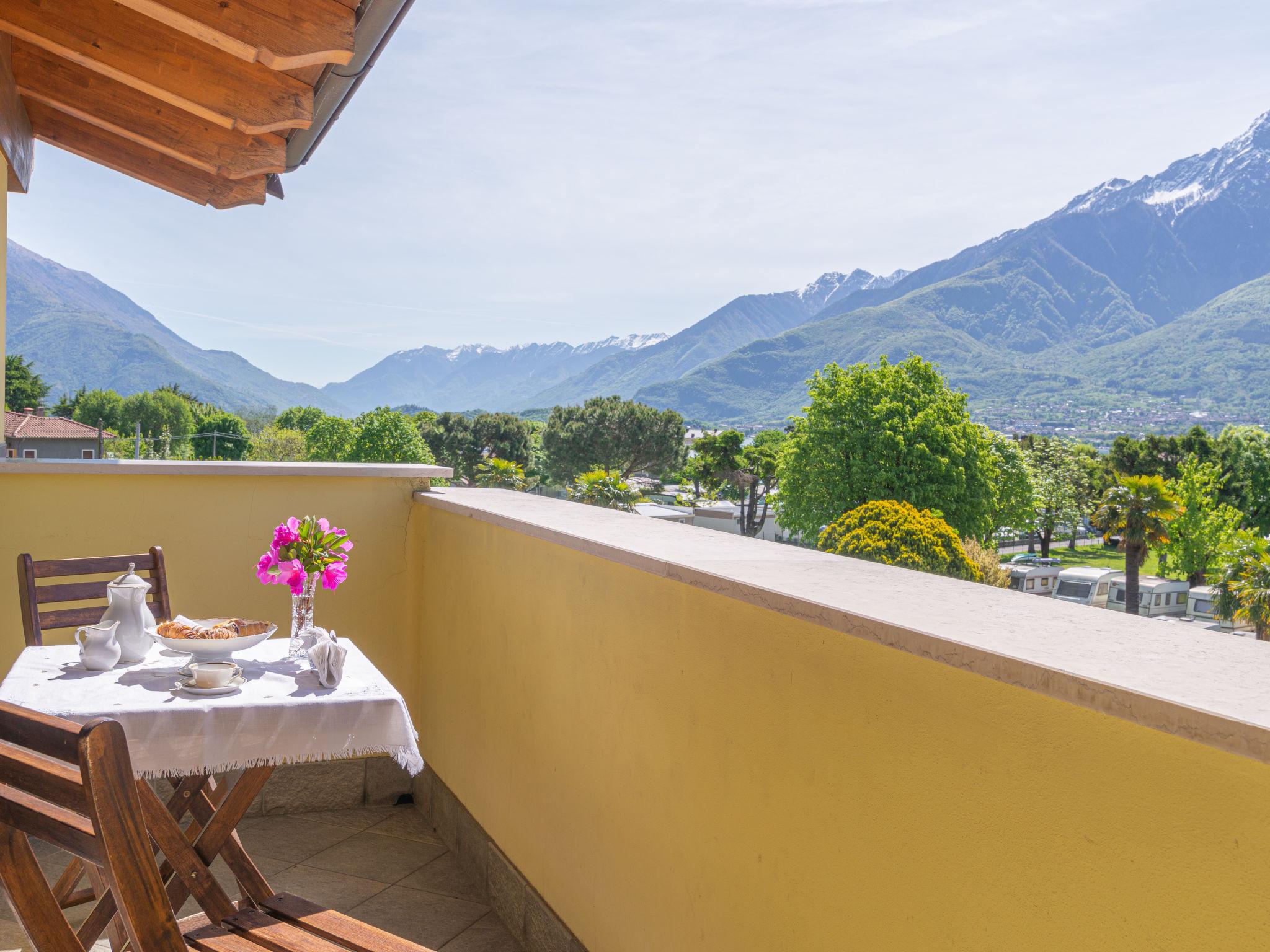 Foto 2 - Appartamento con 2 camere da letto a Domaso con giardino e vista sulle montagne