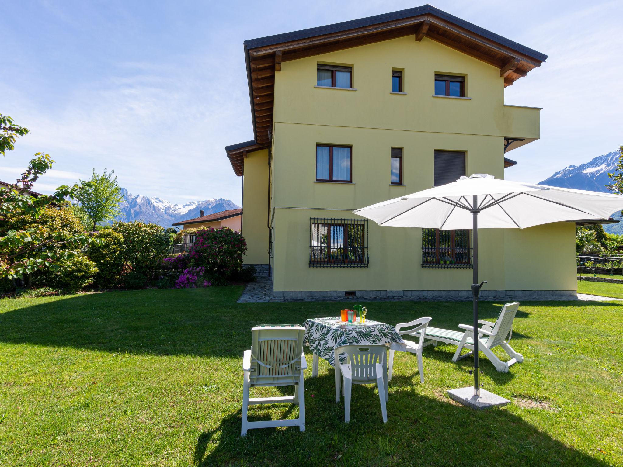 Photo 2 - Appartement de 2 chambres à Domaso avec jardin et vues sur la montagne