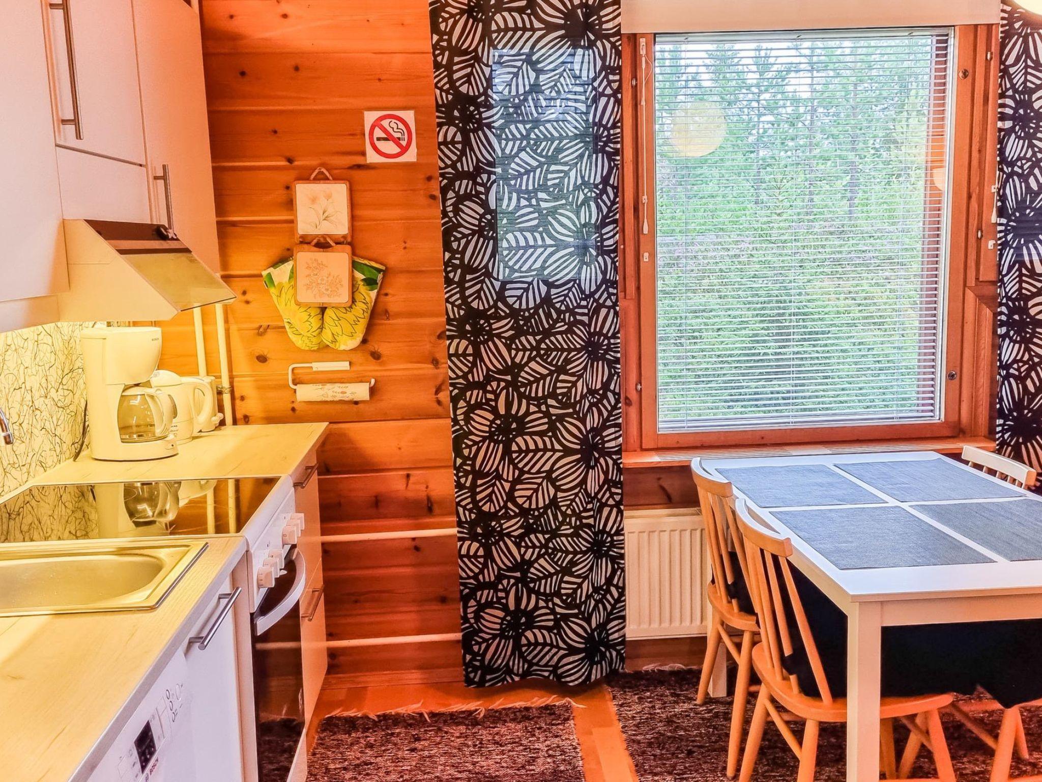 Foto 5 - Haus mit 1 Schlafzimmer in Kolari mit sauna und blick auf die berge