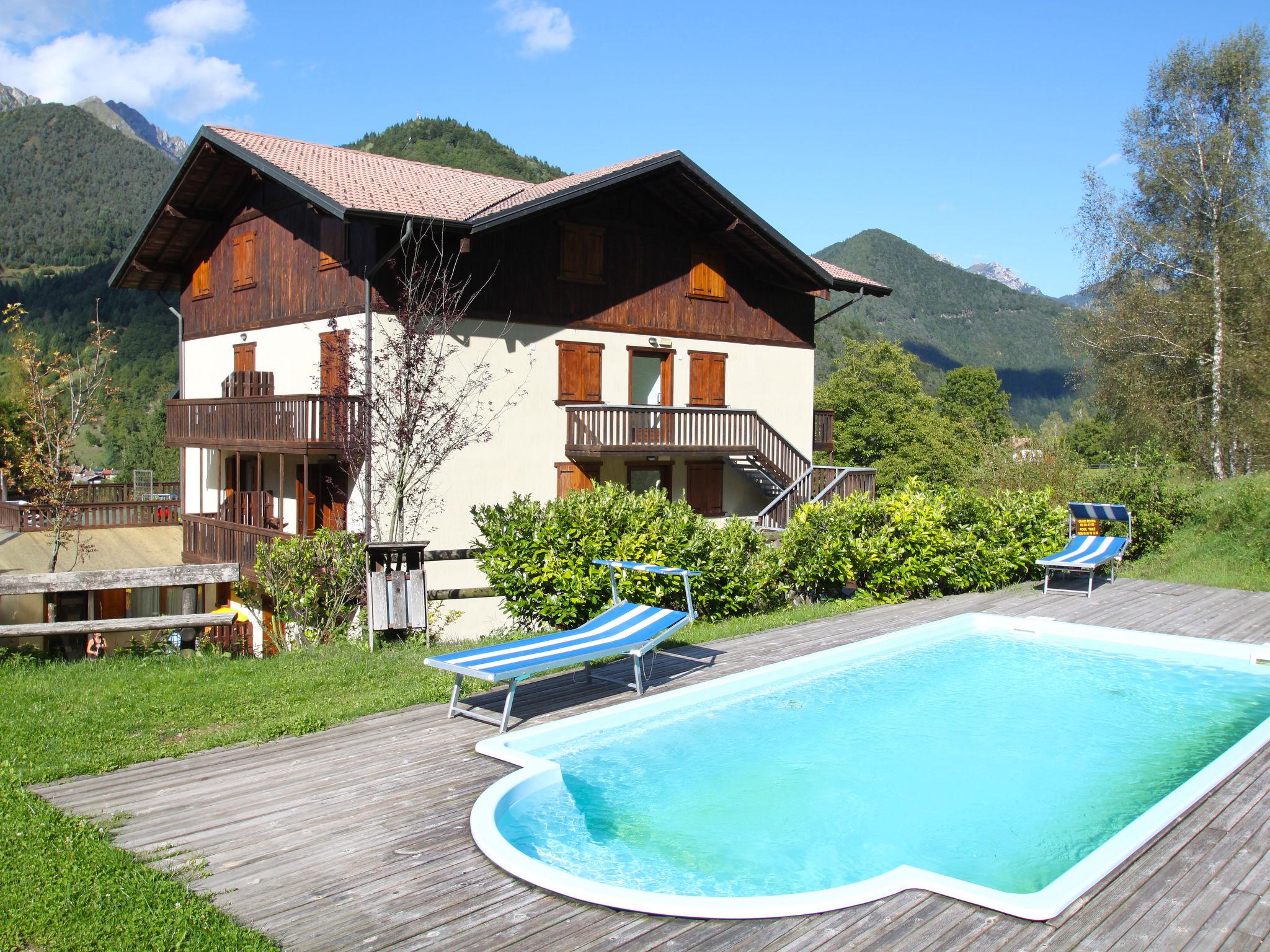 Foto 1 - Apartamento de 2 quartos em Ledro com piscina e vista para a montanha