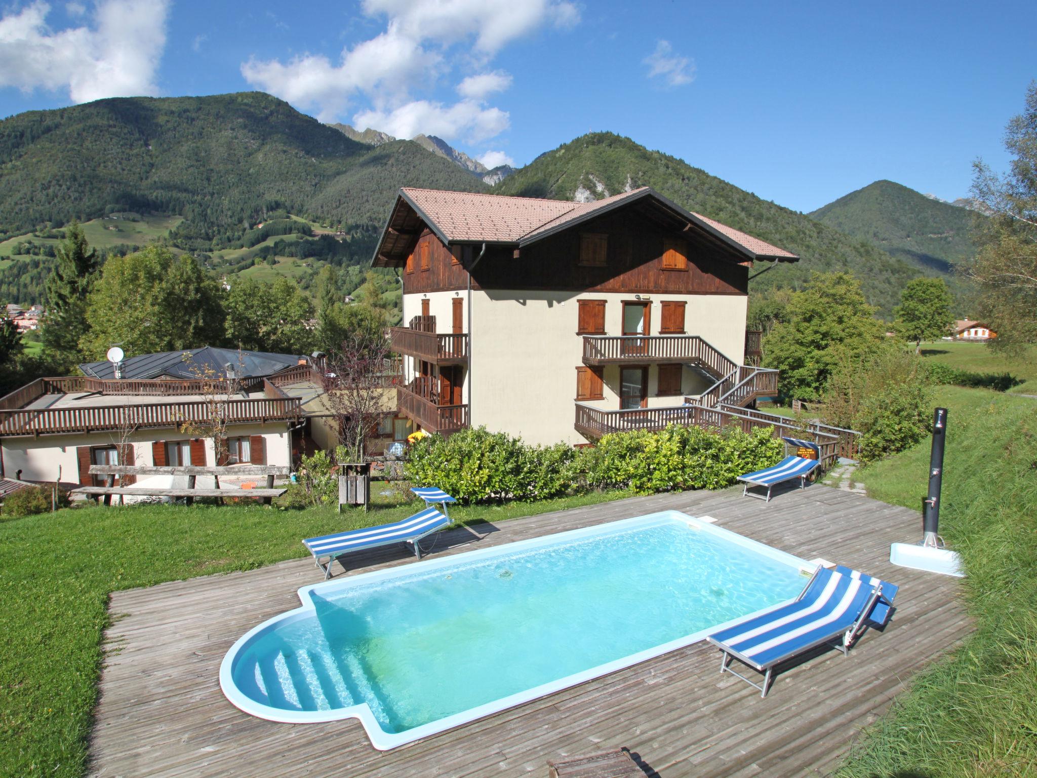 Foto 21 - Appartamento con 2 camere da letto a Ledro con piscina e giardino