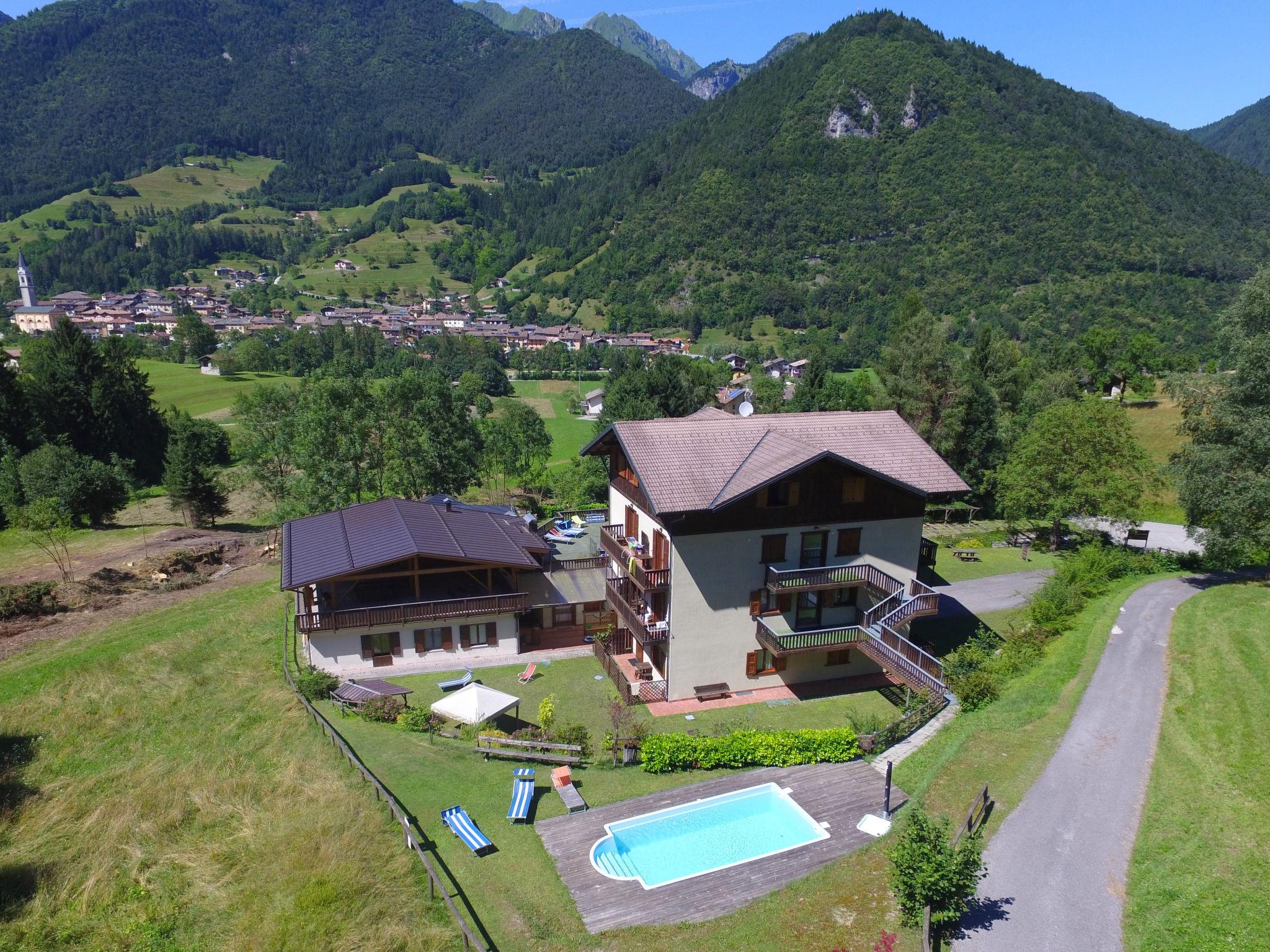 Foto 1 - Apartment mit 1 Schlafzimmer in Ledro mit schwimmbad und blick auf die berge