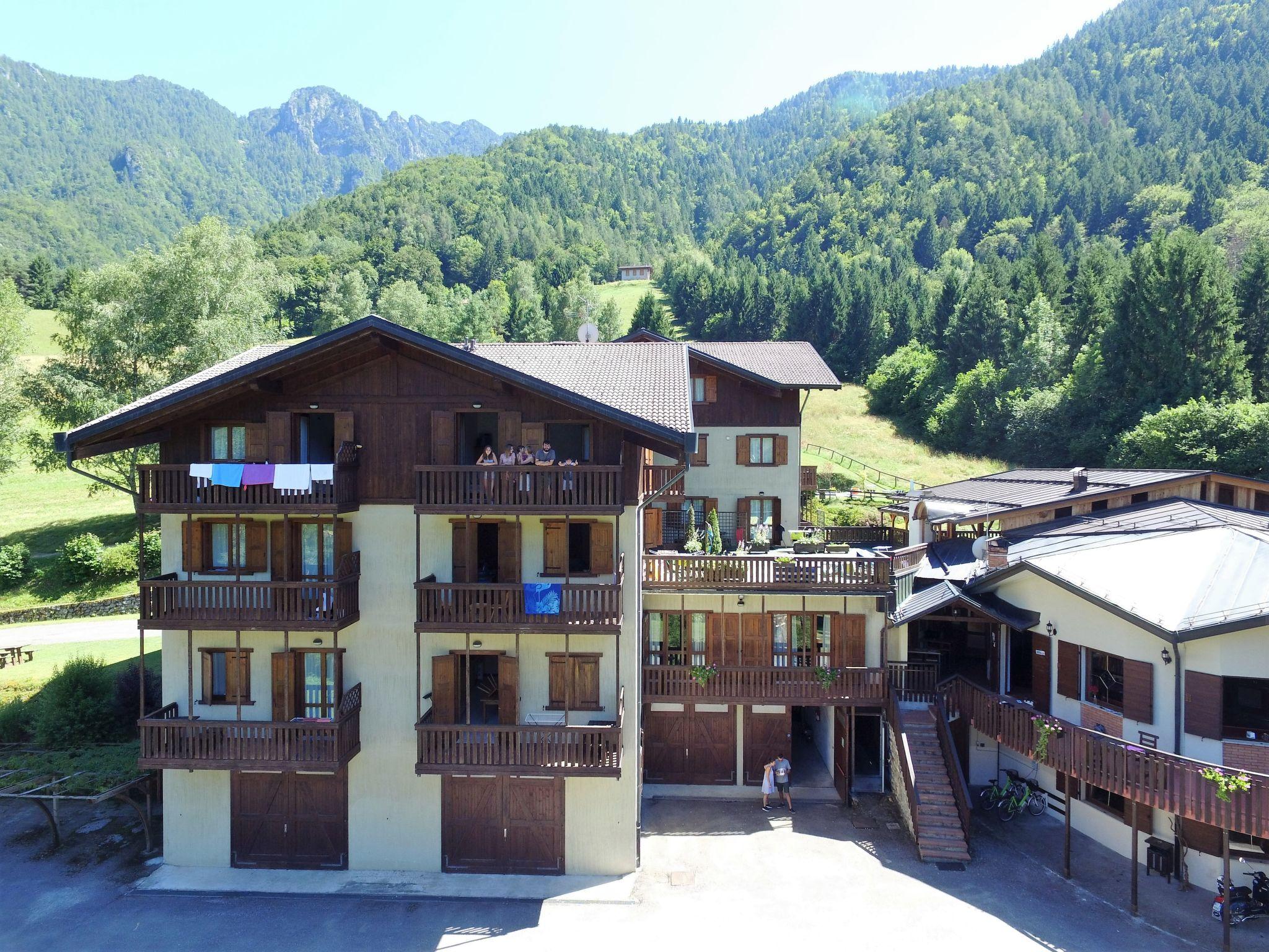 Foto 3 - Apartamento de 2 habitaciones en Ledro con piscina y vistas a la montaña