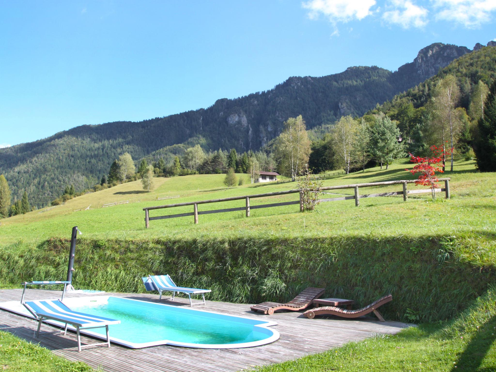 Foto 4 - Apartment mit 2 Schlafzimmern in Ledro mit schwimmbad und garten