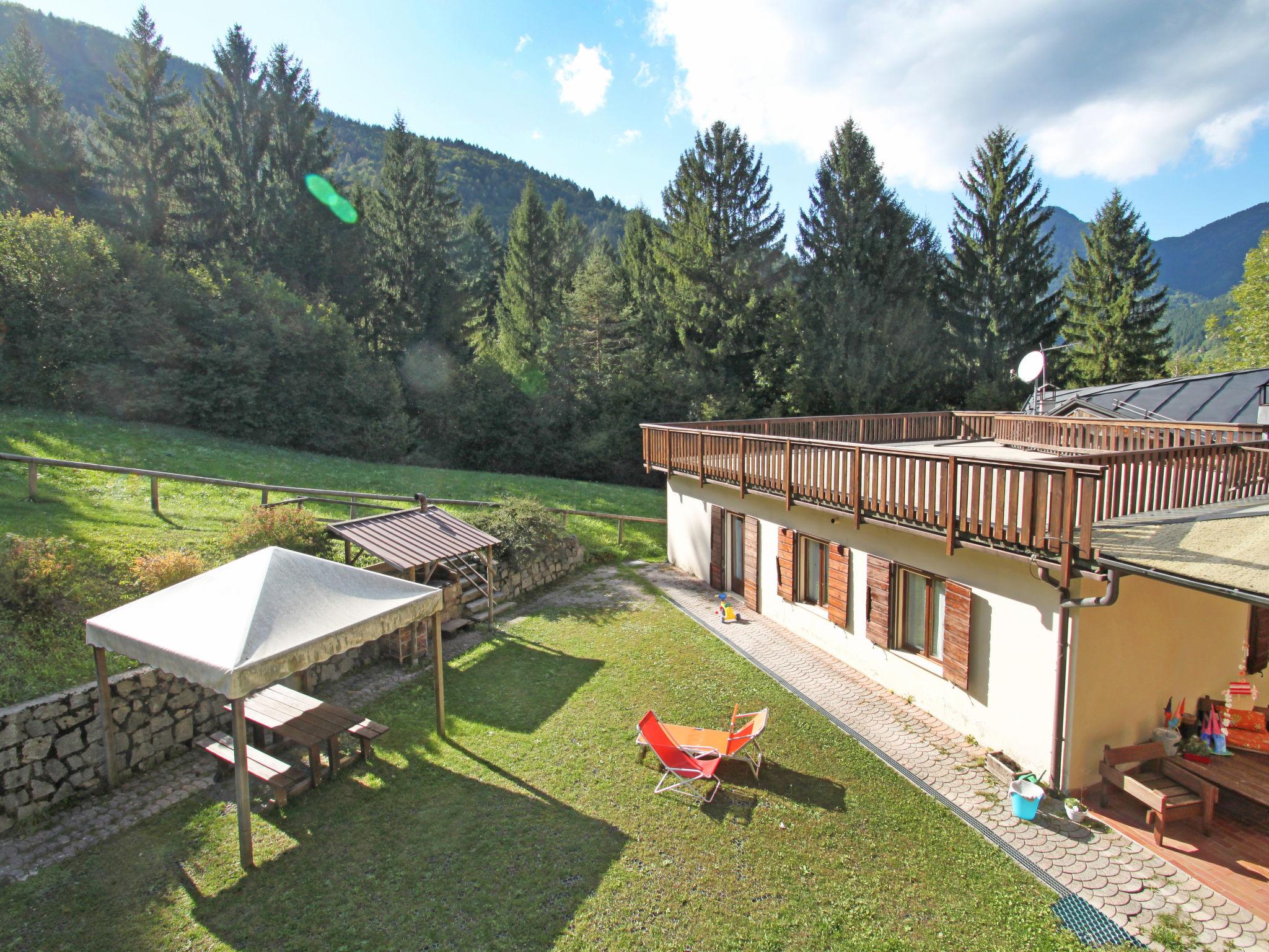 Foto 4 - Apartment mit 1 Schlafzimmer in Ledro mit schwimmbad und blick auf die berge