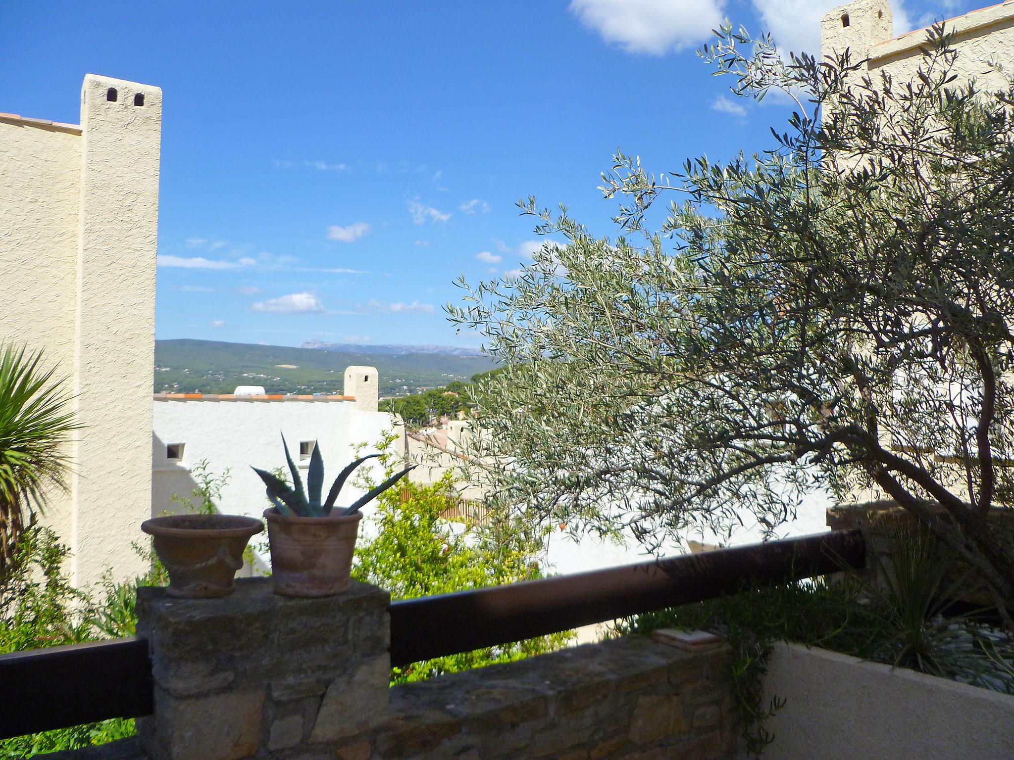 Foto 20 - Appartamento con 1 camera da letto a Saint-Cyr-sur-Mer con terrazza e vista mare