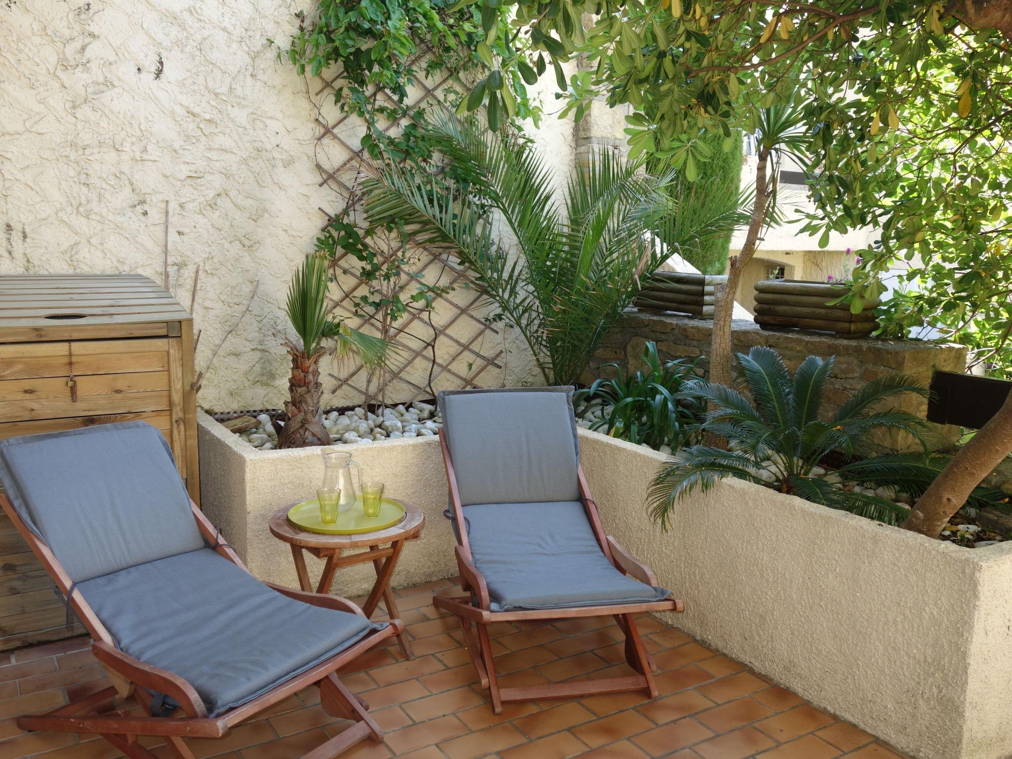 Photo 3 - 1 bedroom Apartment in Saint-Cyr-sur-Mer with garden and terrace