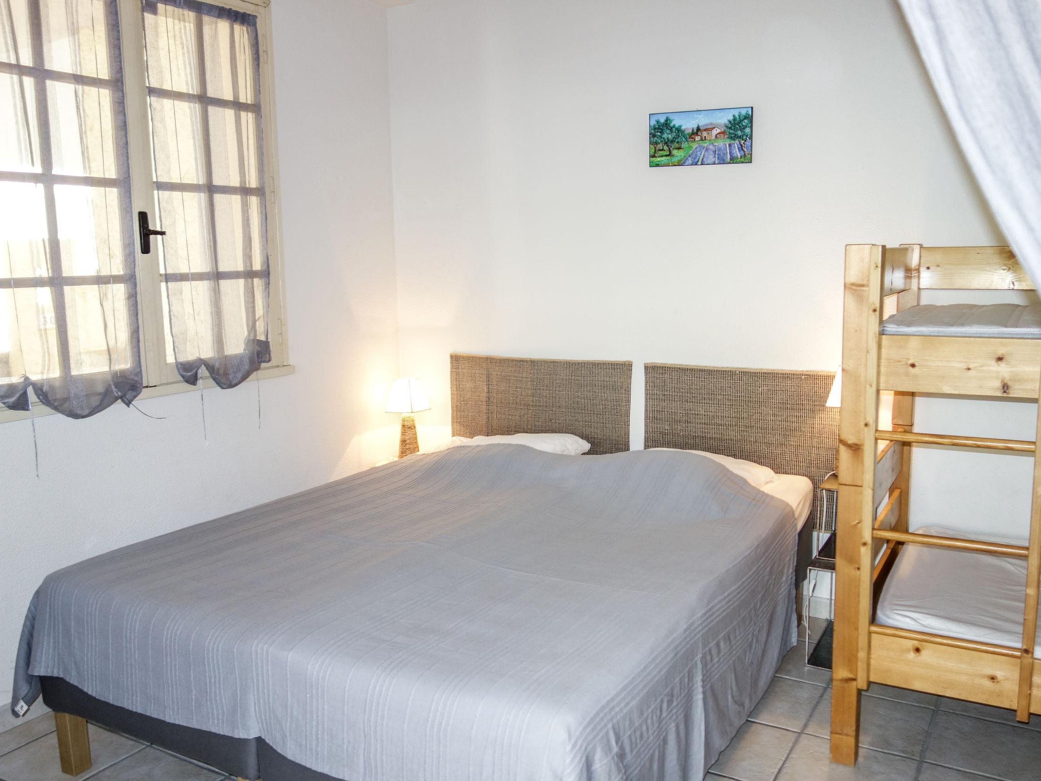 Foto 11 - Apartment mit 1 Schlafzimmer in Saint-Cyr-sur-Mer mit terrasse und blick aufs meer