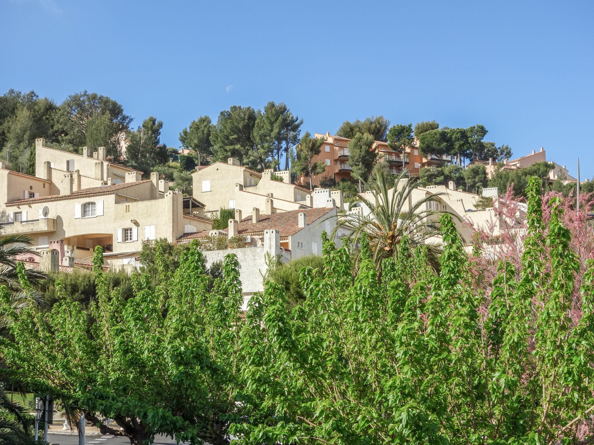 Photo 18 - 1 bedroom Apartment in Saint-Cyr-sur-Mer with terrace and sea view