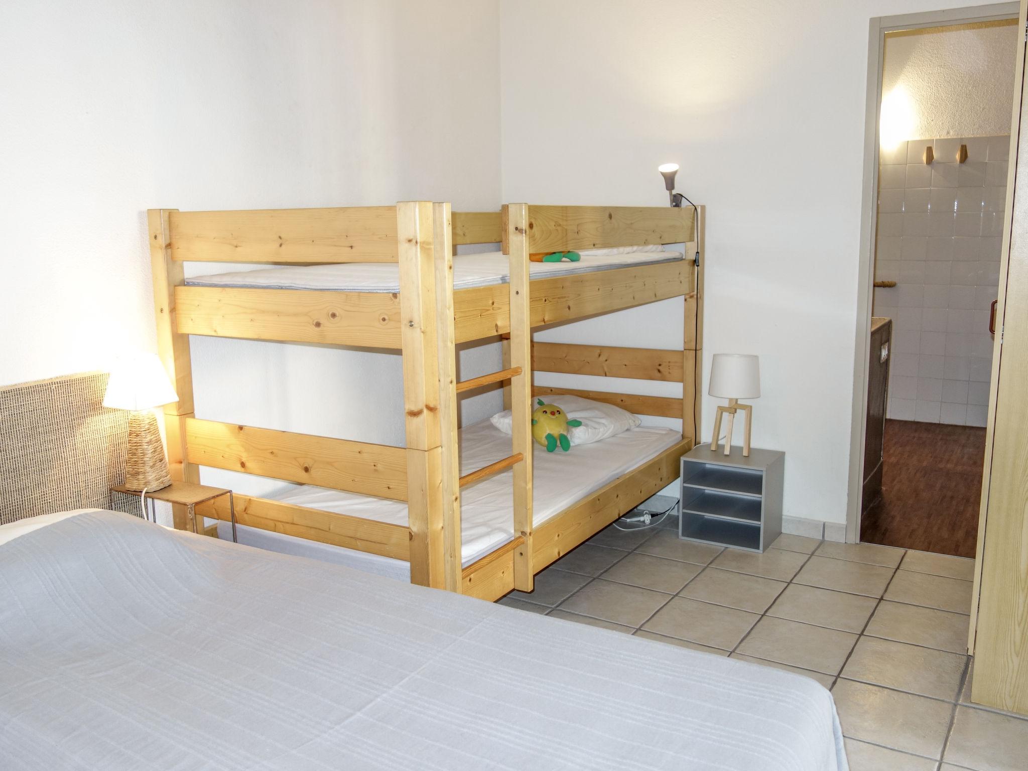 Foto 14 - Apartment mit 1 Schlafzimmer in Saint-Cyr-sur-Mer mit terrasse und blick aufs meer