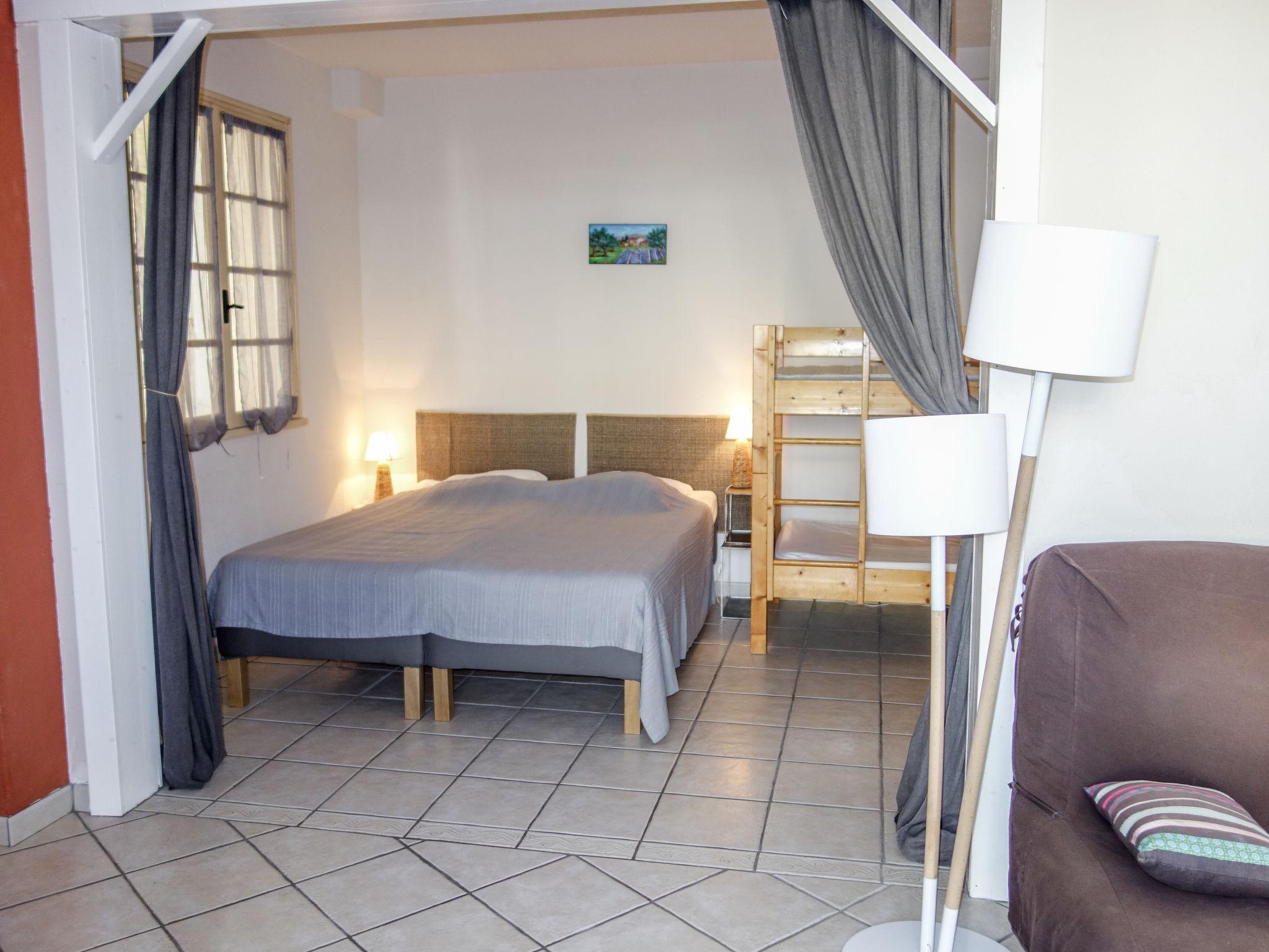 Foto 12 - Apartamento de 1 habitación en Saint-Cyr-sur-Mer con terraza y vistas al mar