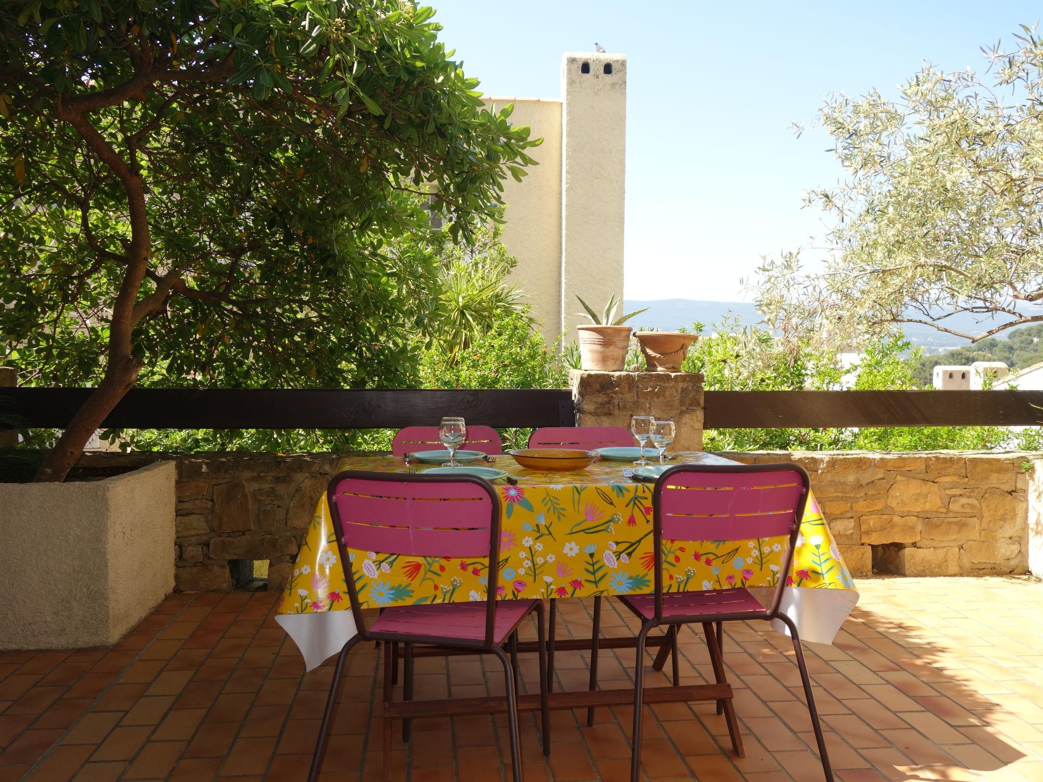 Foto 2 - Apartamento de 1 habitación en Saint-Cyr-sur-Mer con terraza y vistas al mar