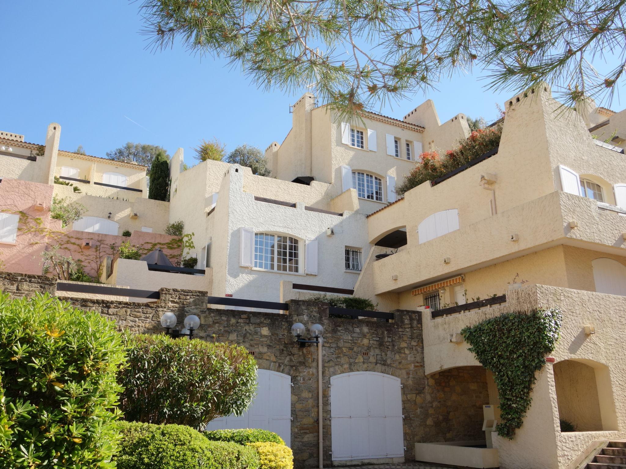 Photo 19 - 1 bedroom Apartment in Saint-Cyr-sur-Mer with terrace and sea view