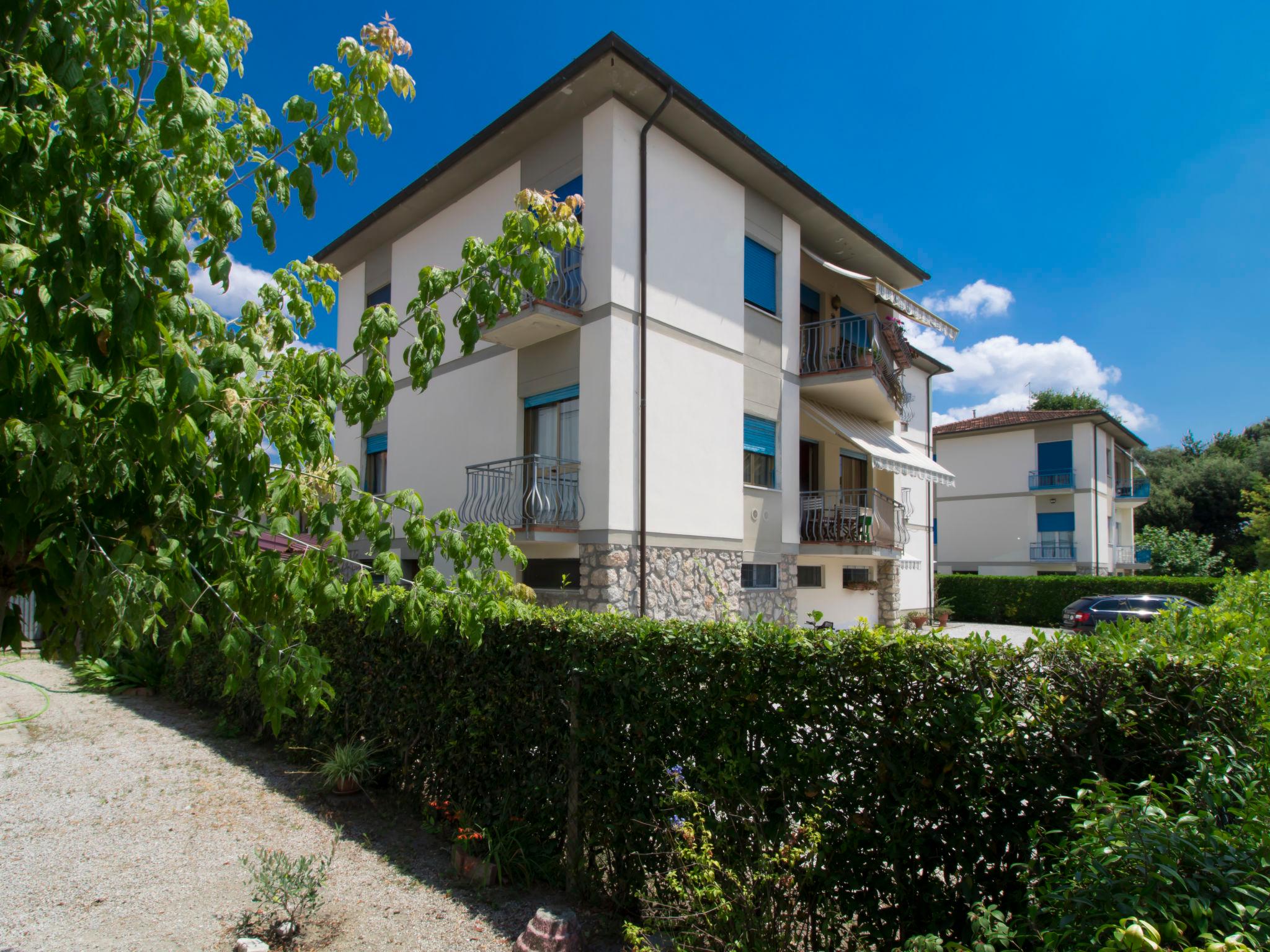 Foto 1 - Apartamento de 2 habitaciones en Forte dei Marmi con vistas al mar
