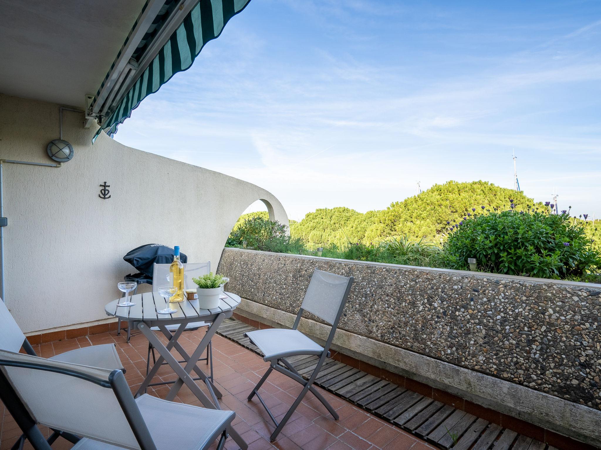 Photo 11 - 1 bedroom Apartment in Le Grau-du-Roi with swimming pool and sea view