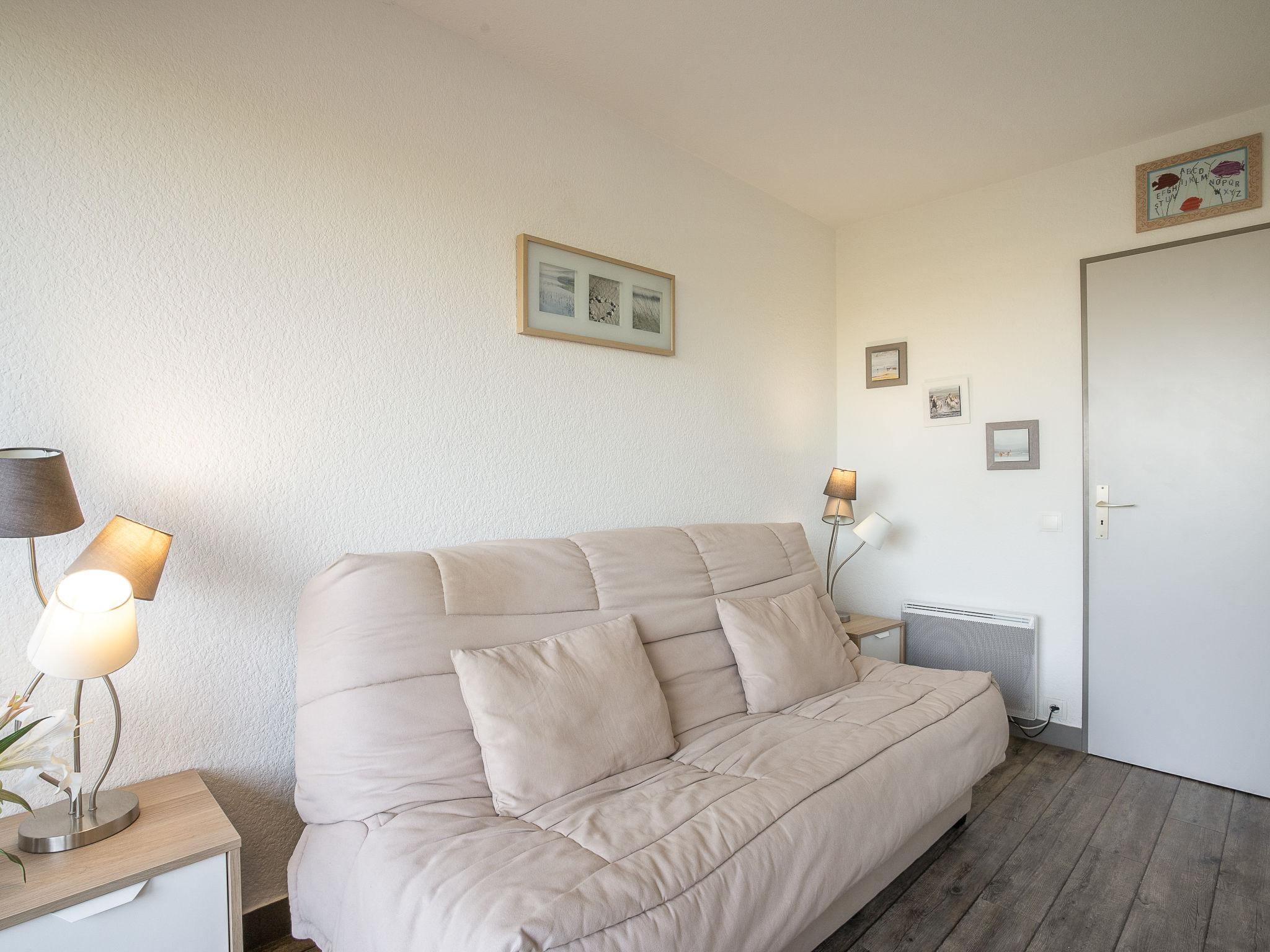 Foto 10 - Appartamento con 1 camera da letto a Le Grau-du-Roi con piscina e vista mare