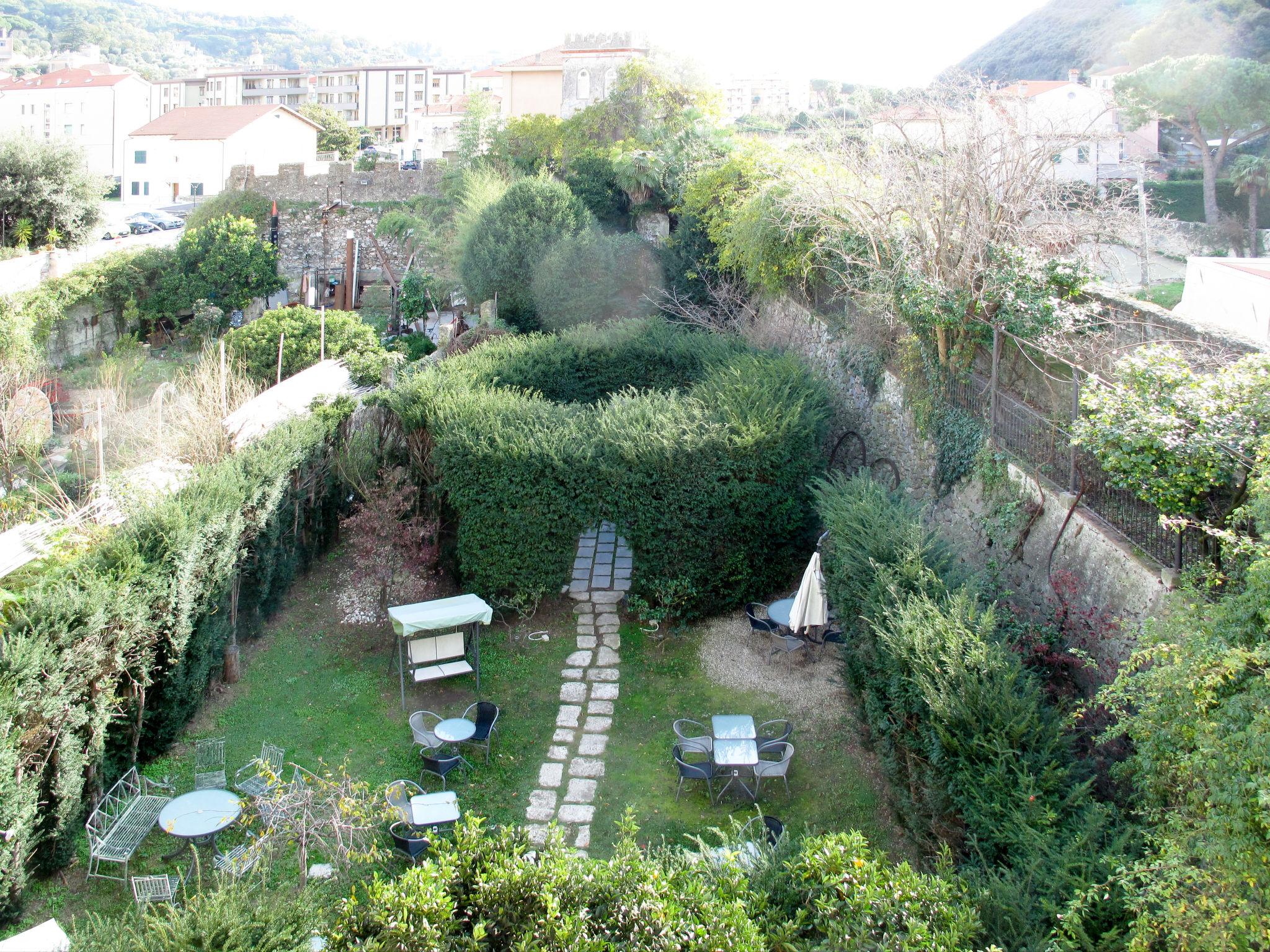 Foto 4 - Apartamento de 3 quartos em Finale Ligure com jardim e vistas do mar